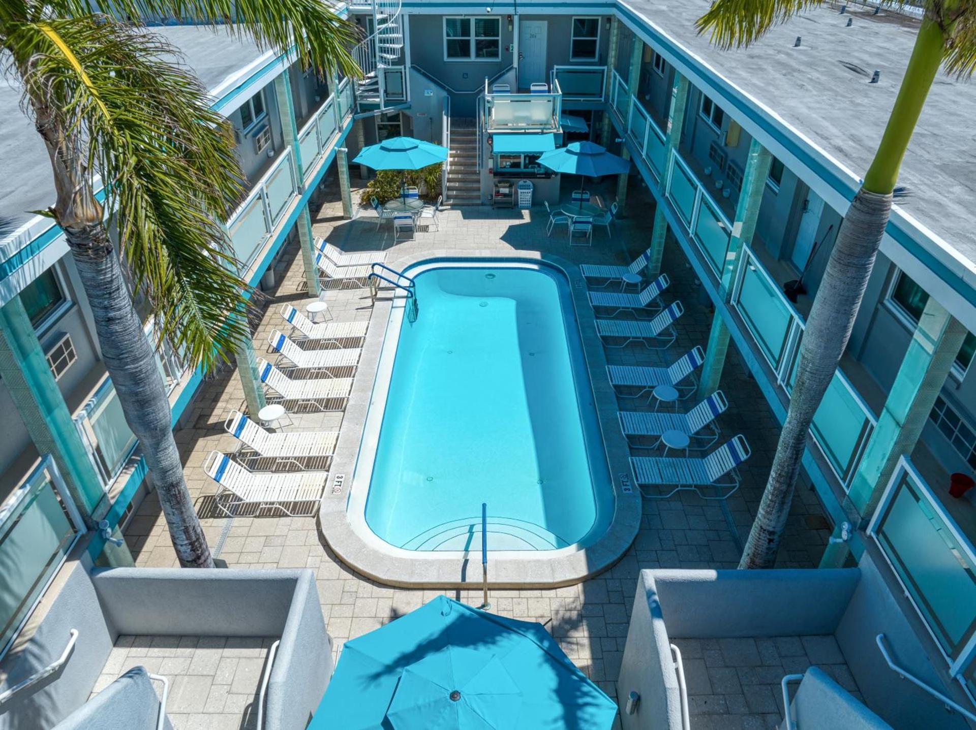 Camelot Beach Suites photo 2
