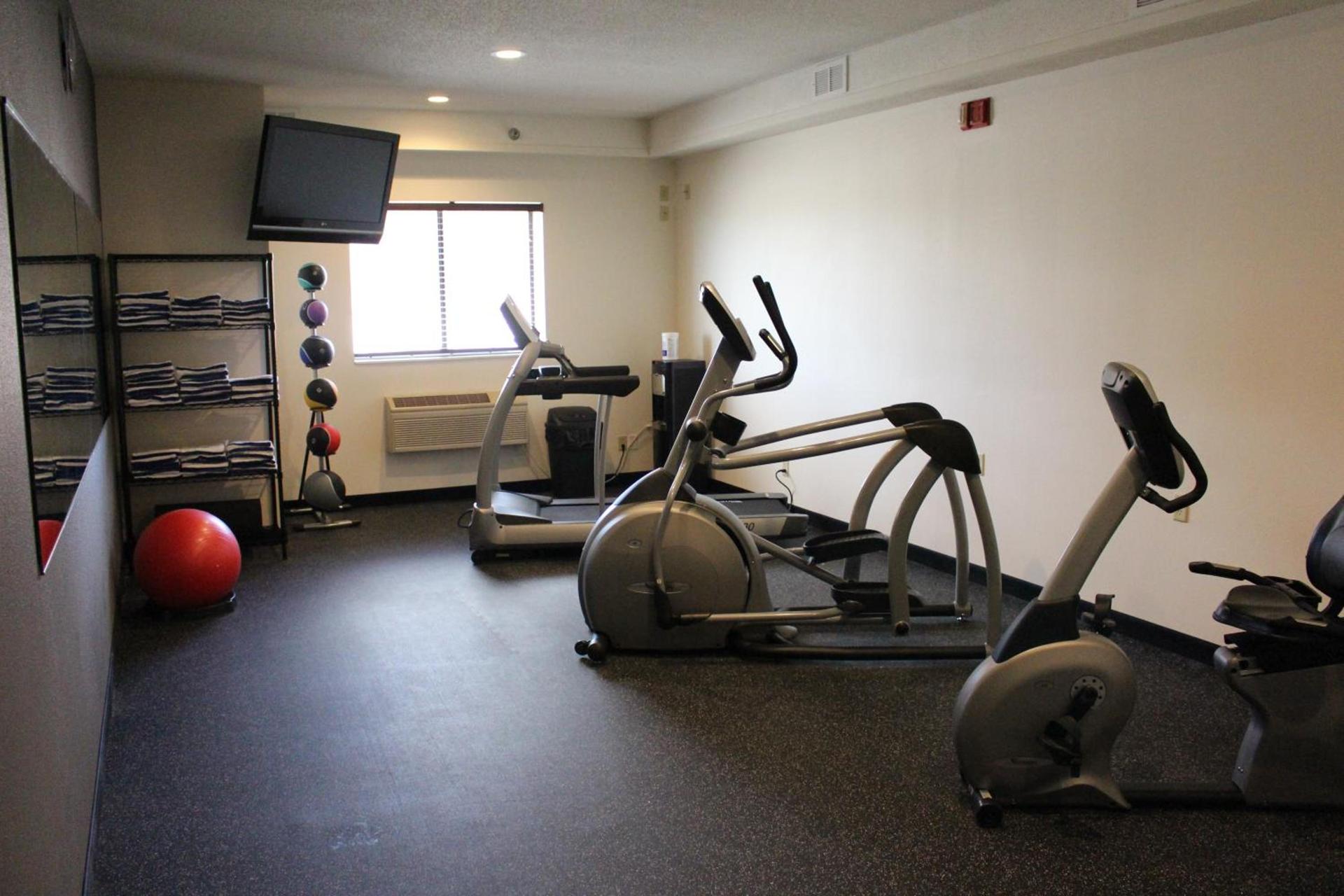 Days Inn by Wyndham Watertown photo 10