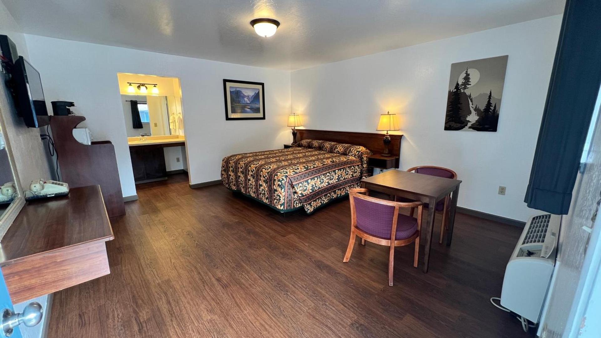 Pine Cone Motel photo 23
