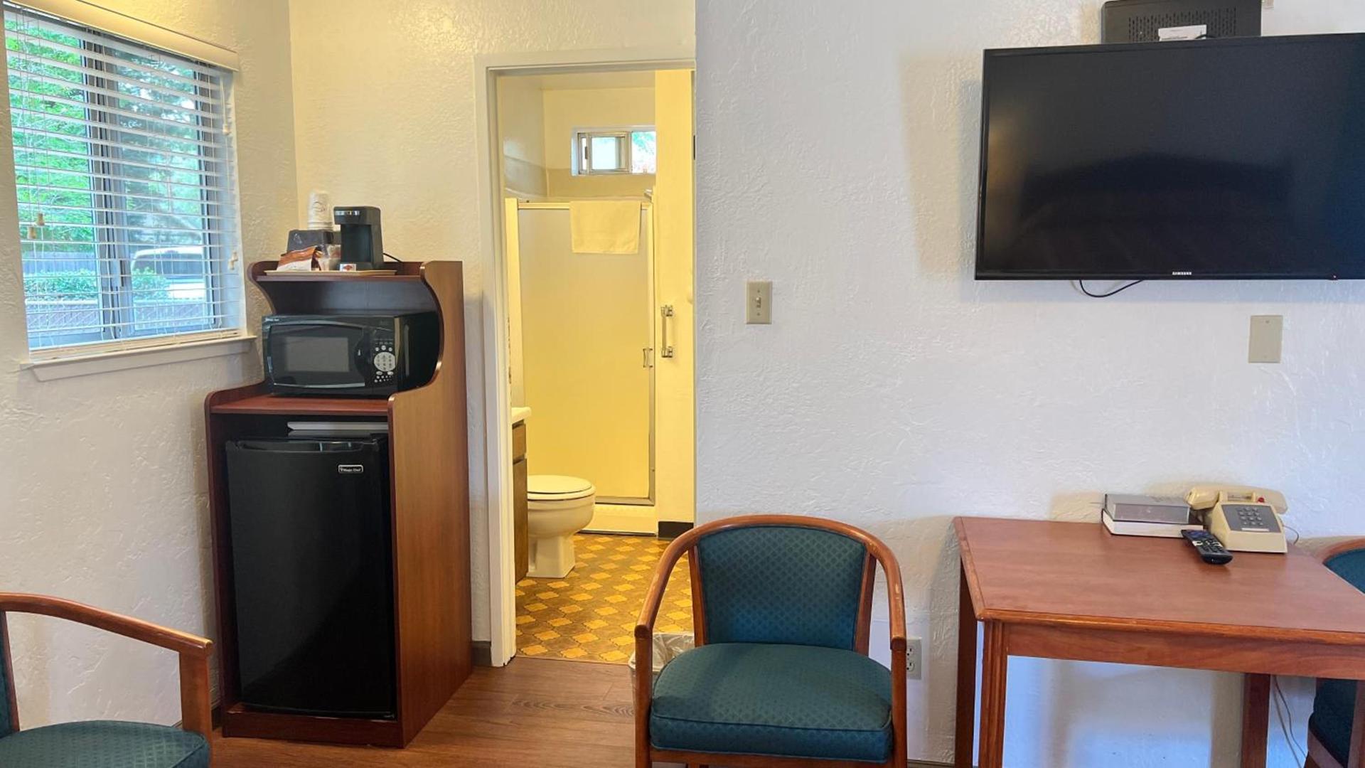 Pine Cone Motel photo 16