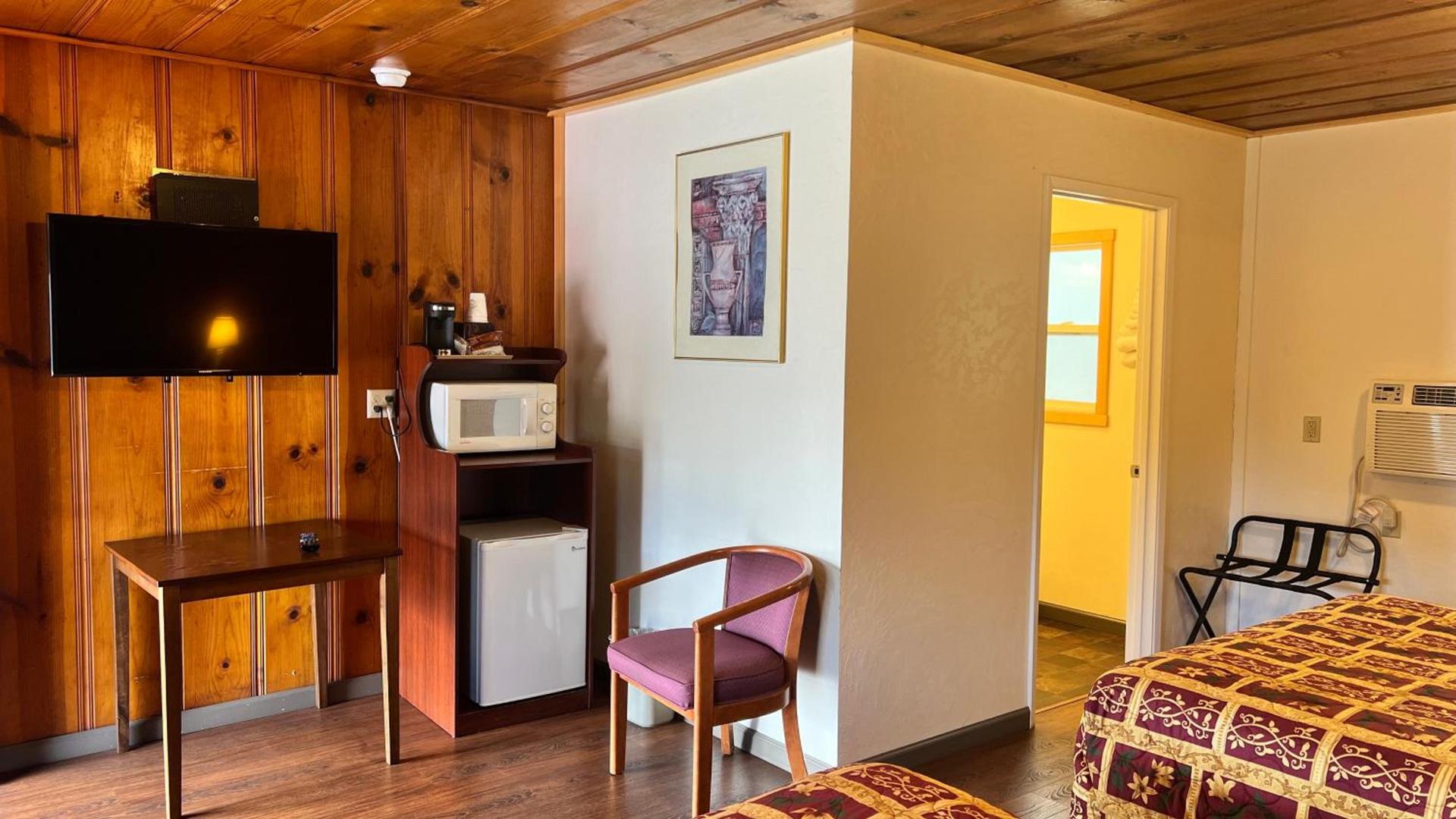 Pine Cone Motel photo 28