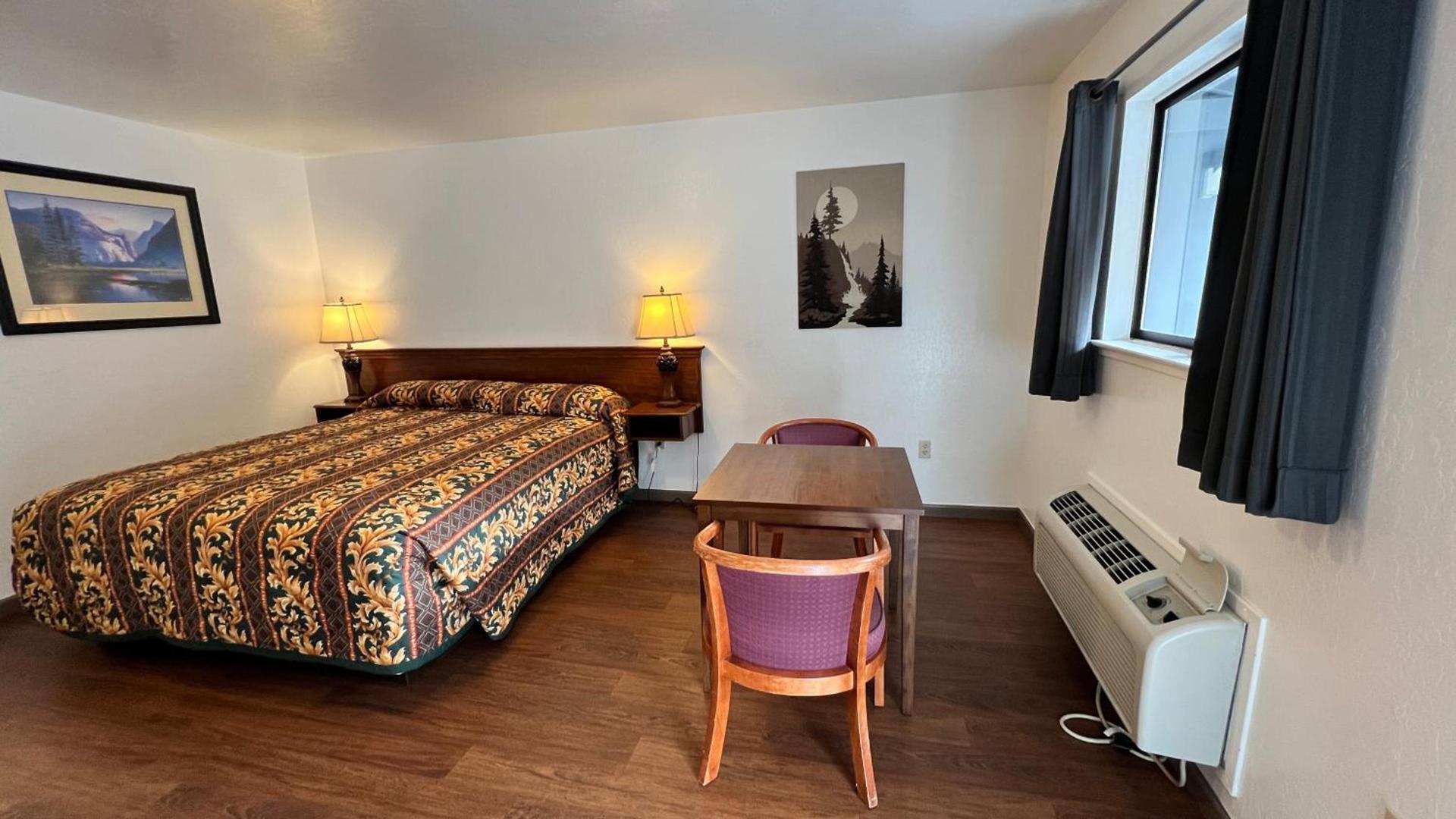 Pine Cone Motel photo 30