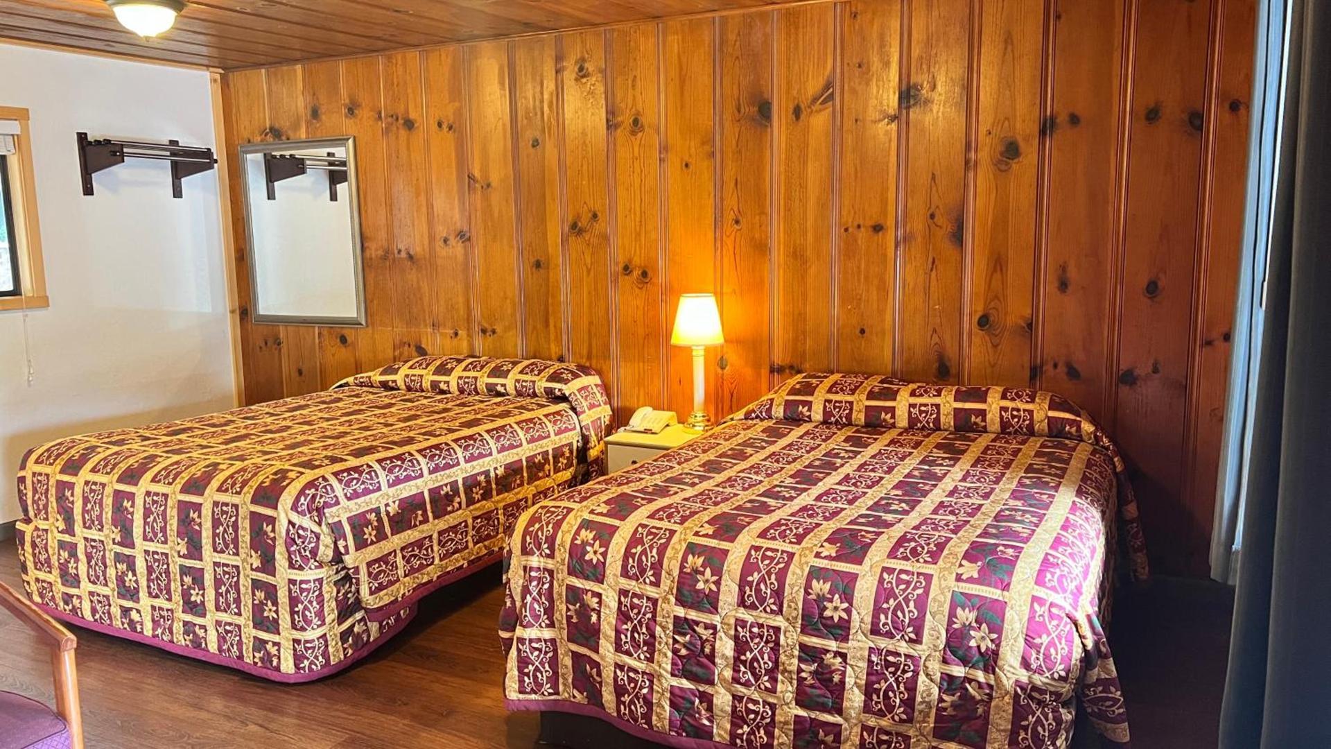 Pine Cone Motel photo 5