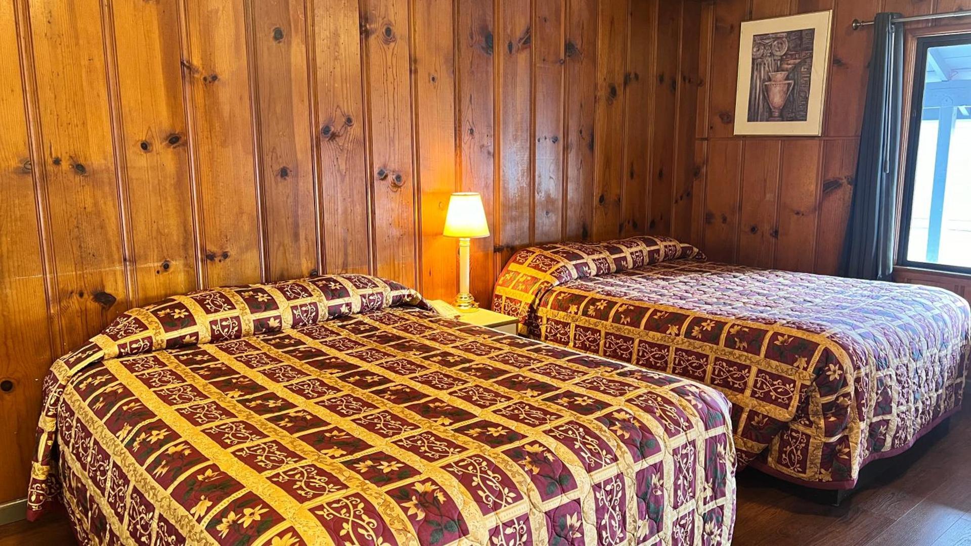 Pine Cone Motel photo 9