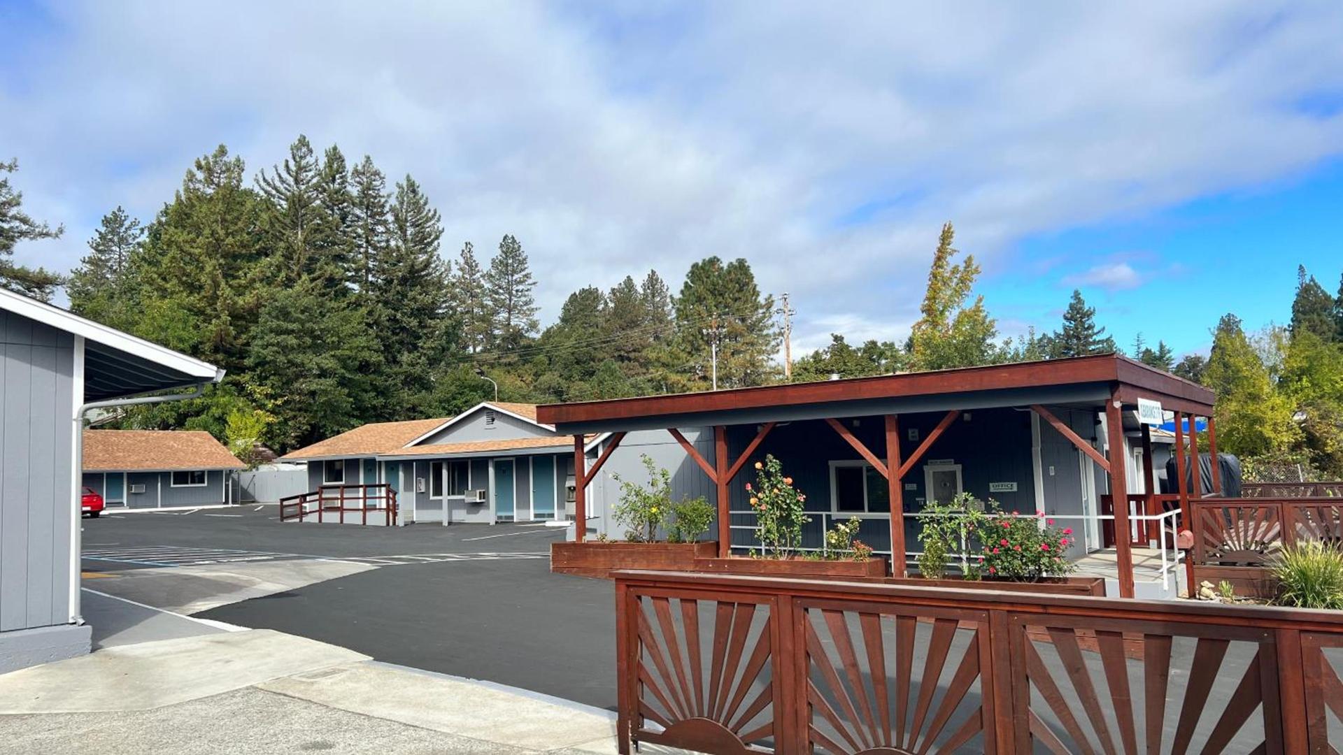 Pine Cone Motel photo 11