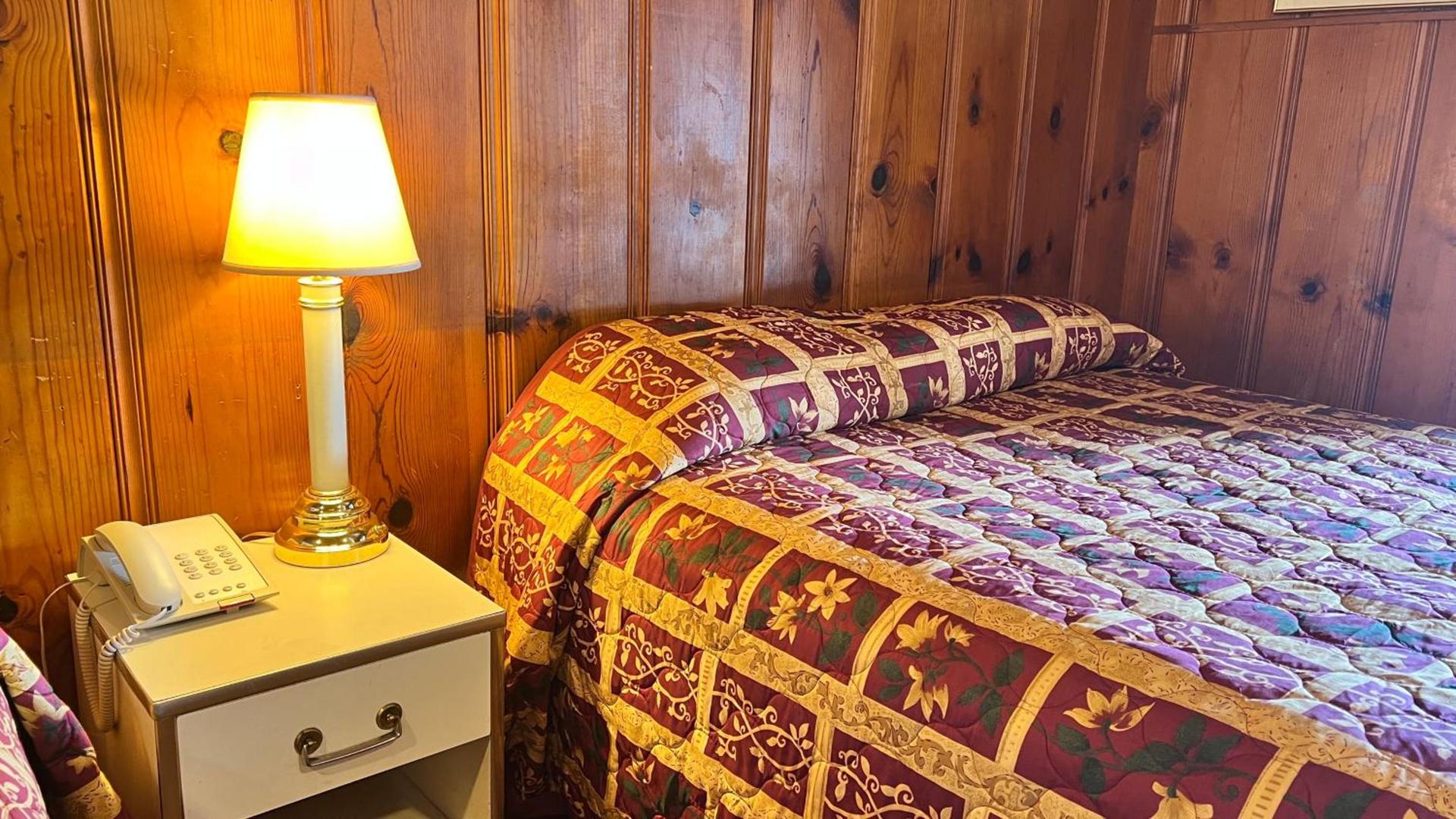 Pine Cone Motel photo 14