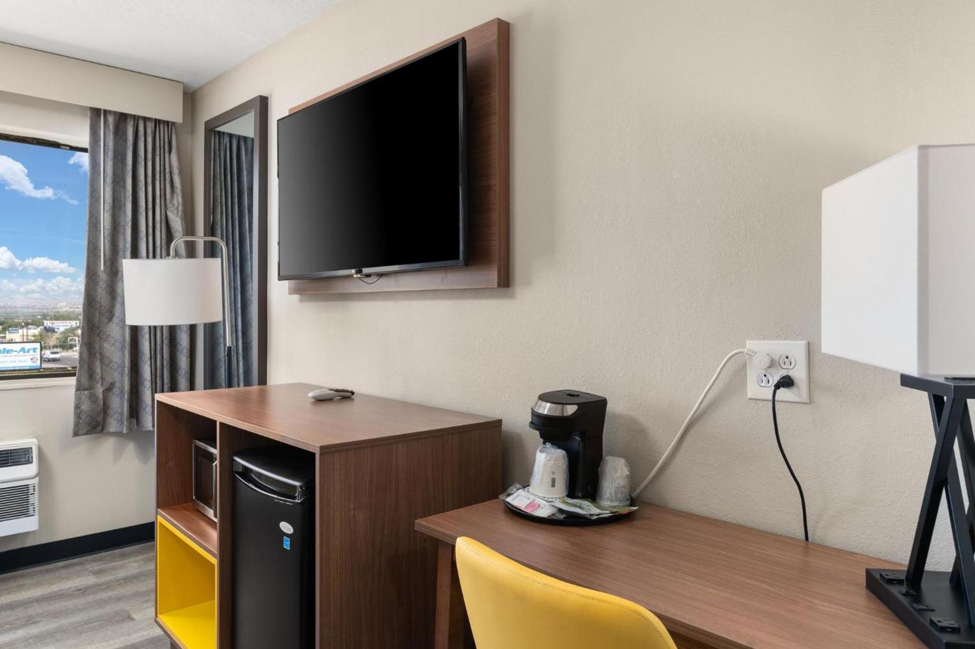 Days-Inn by Wyndham Albuquerque I-25 photo 90