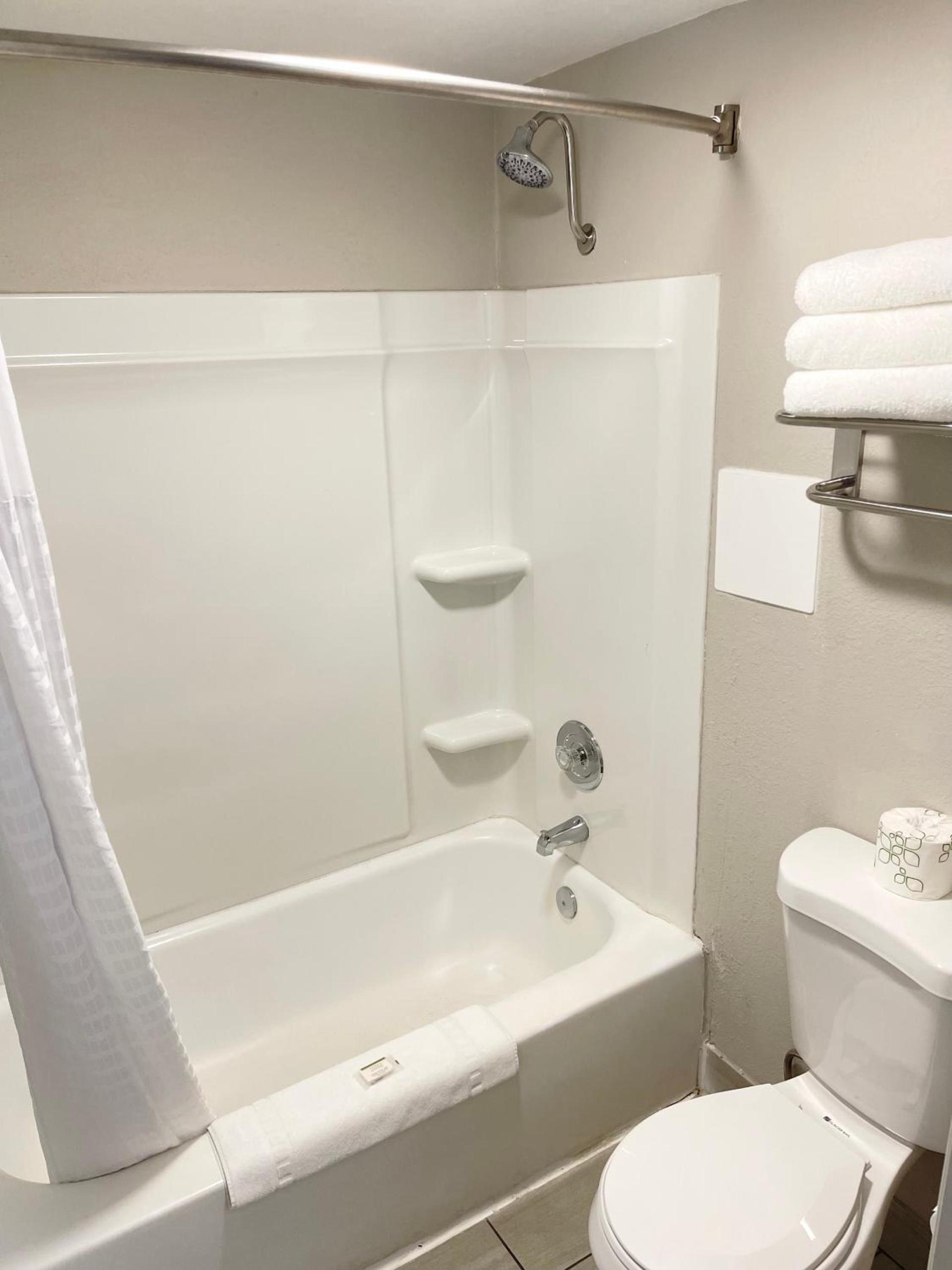 Days Inn & Suites by Wyndham Spokane photo 33