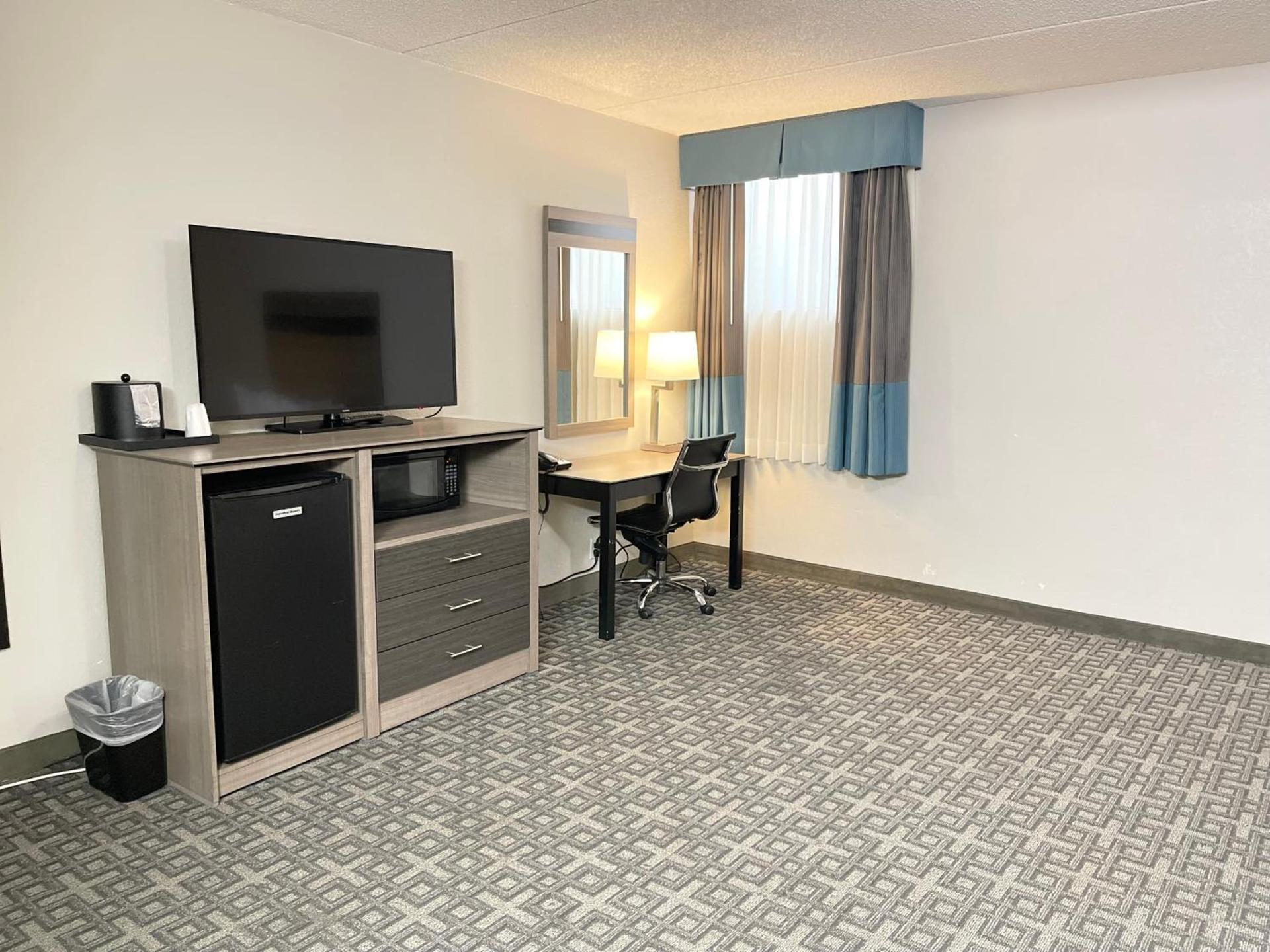 Days Inn & Suites by Wyndham Spokane photo 31