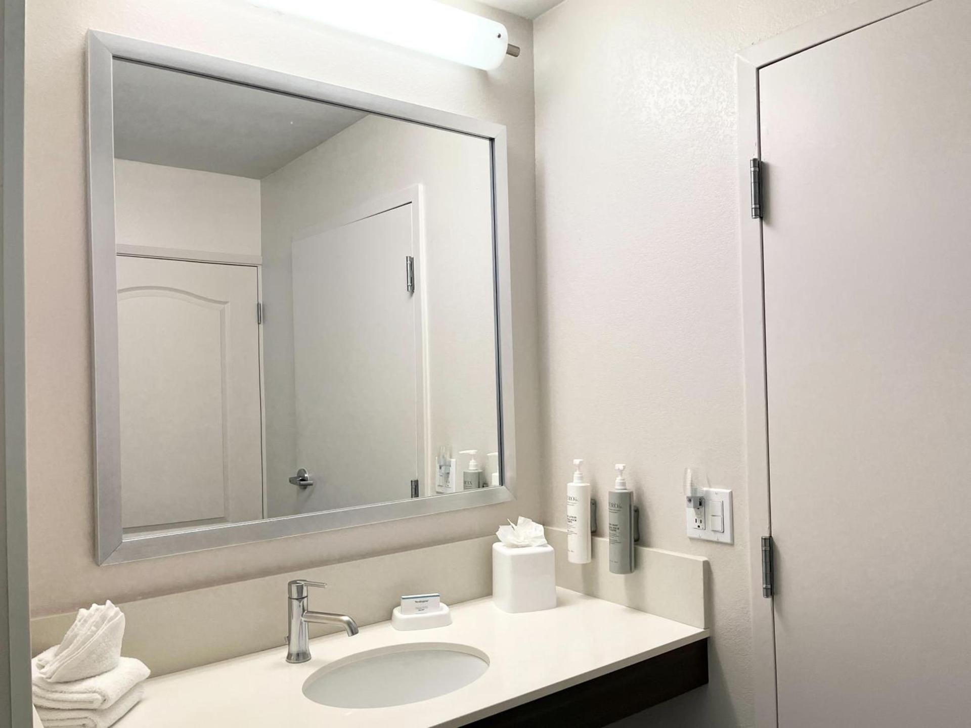 Hampton Inn Channel Islands Harbor photo 40