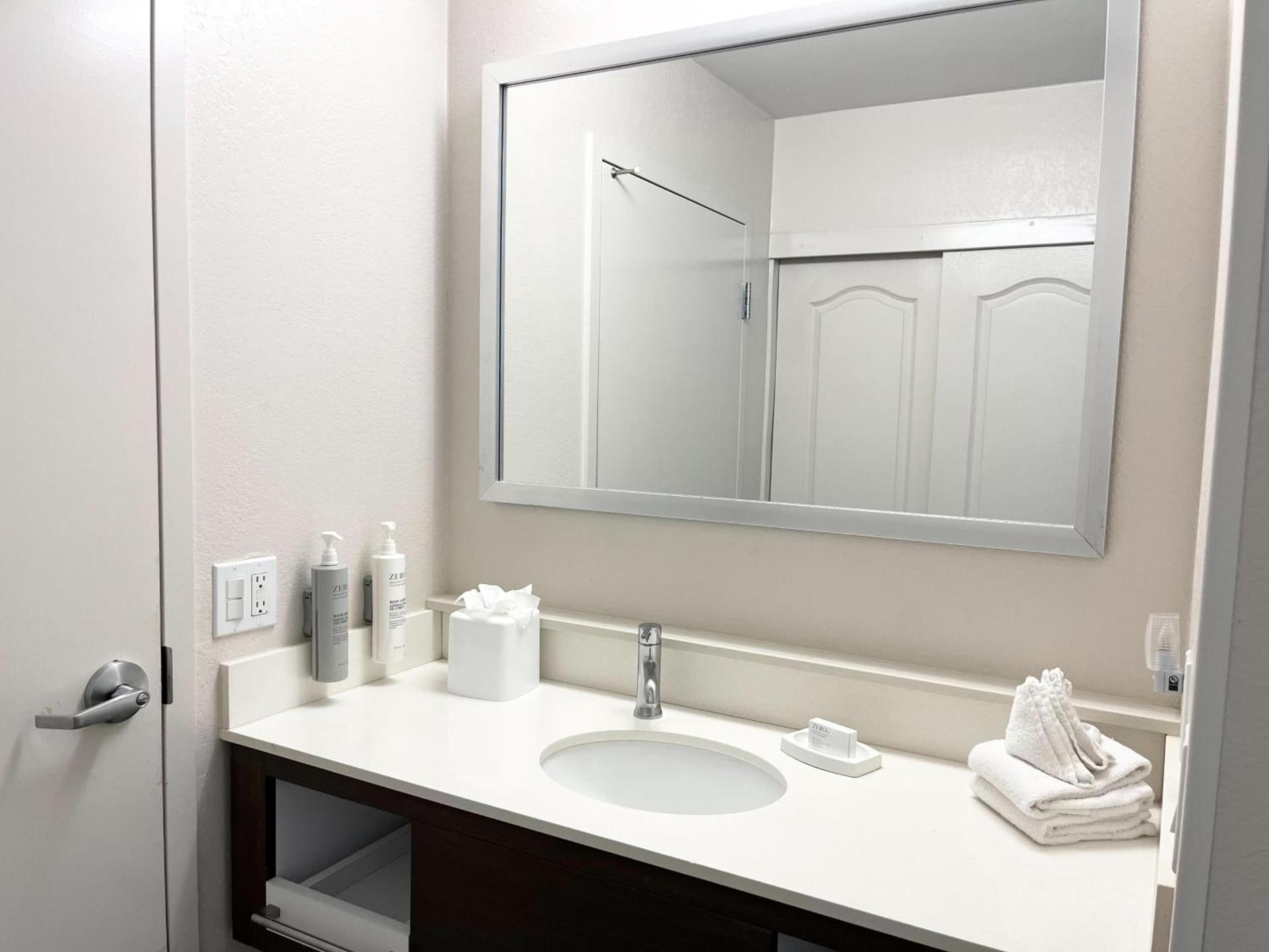 Hampton Inn Channel Islands Harbor photo 43