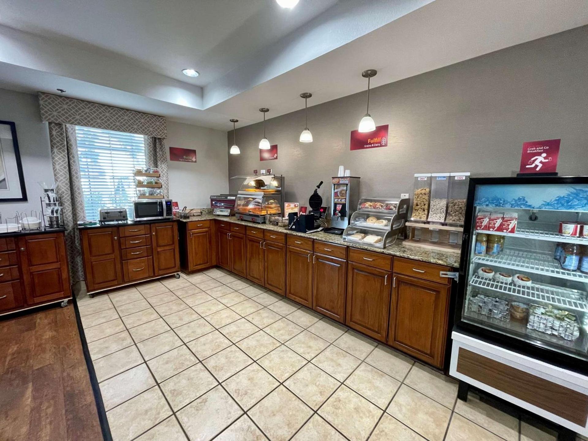 Best Western Plus Executive Hotel & Suites photo 4