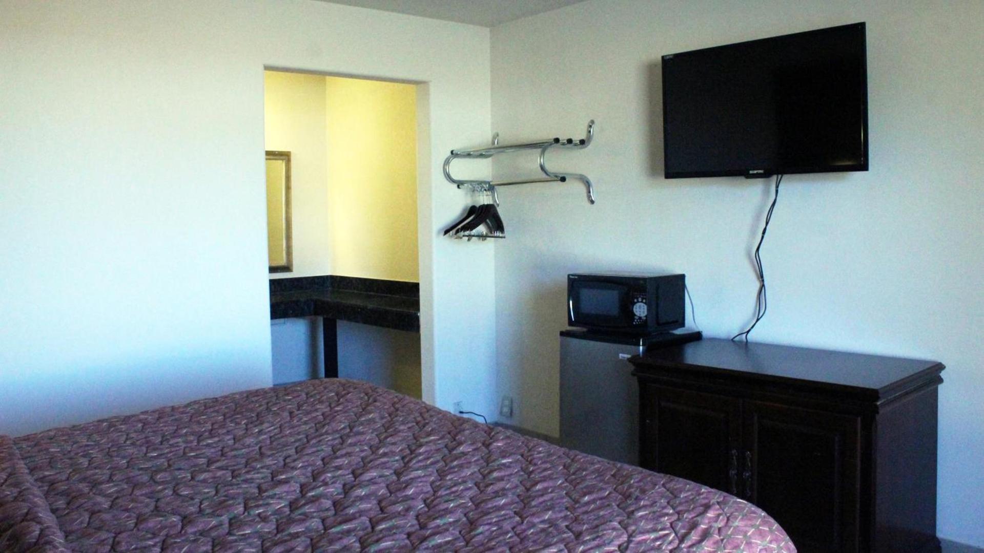 Royal Inn & Suites photo 7