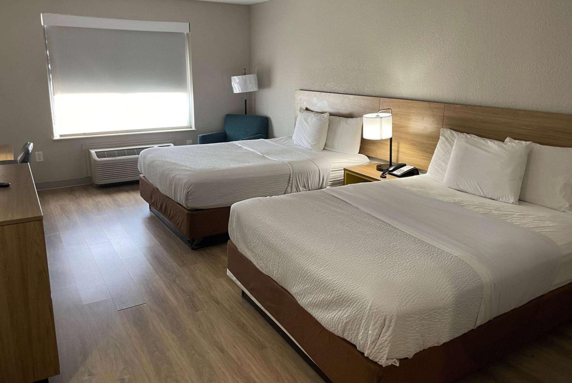 Days Inn by Wyndham Dallas Garland West photo 9