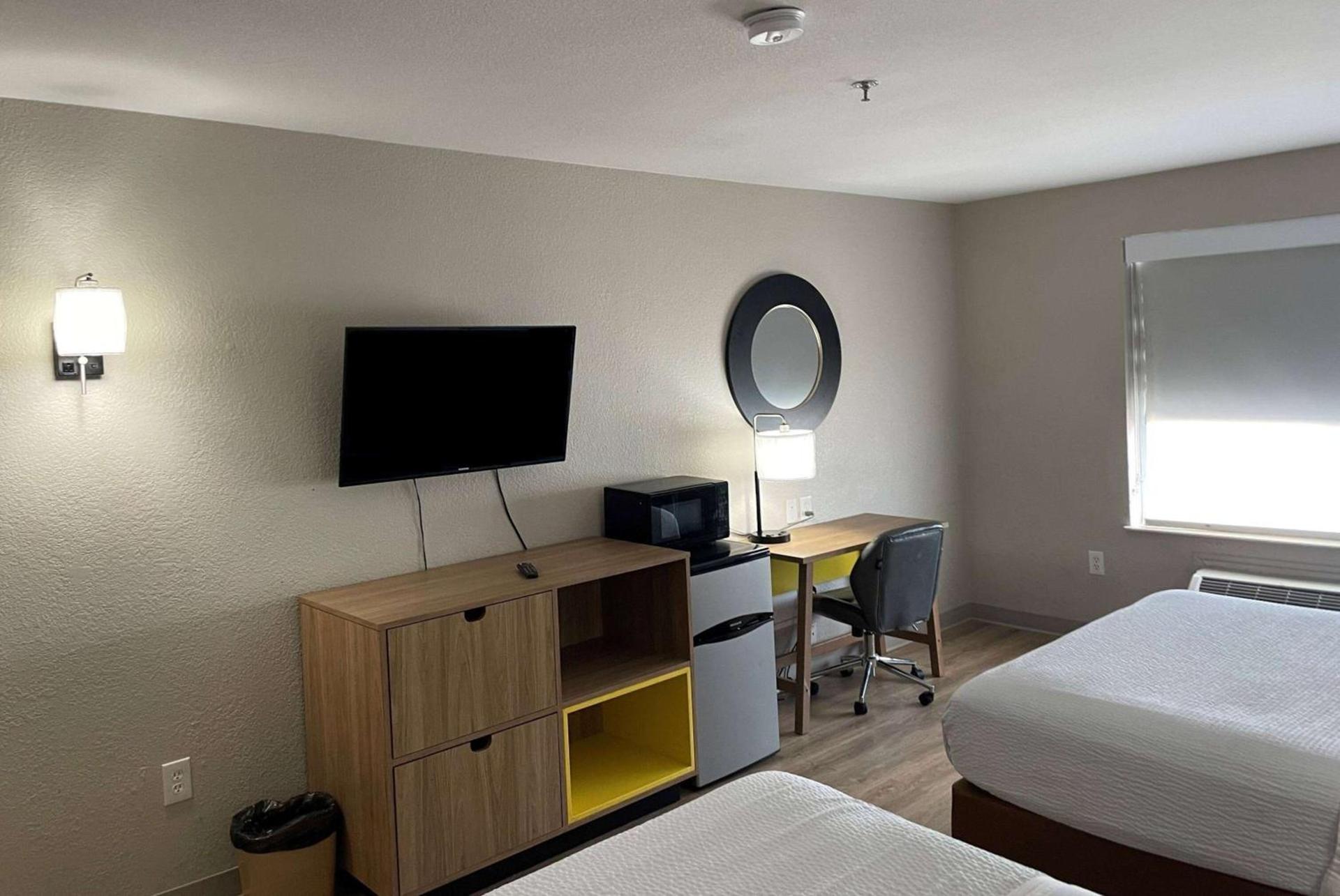 Days Inn by Wyndham Dallas Garland West photo 10