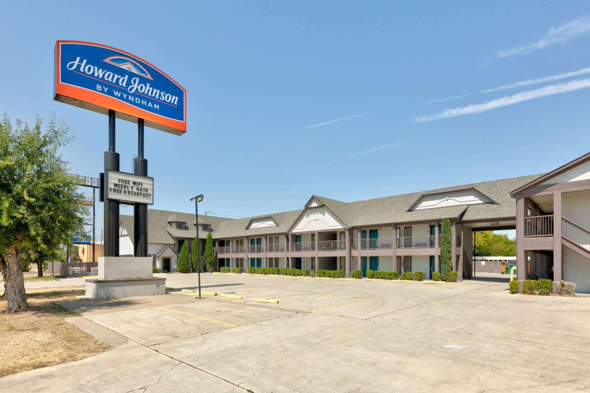 Howard Johnson by Wyndham San Marcos photo 1