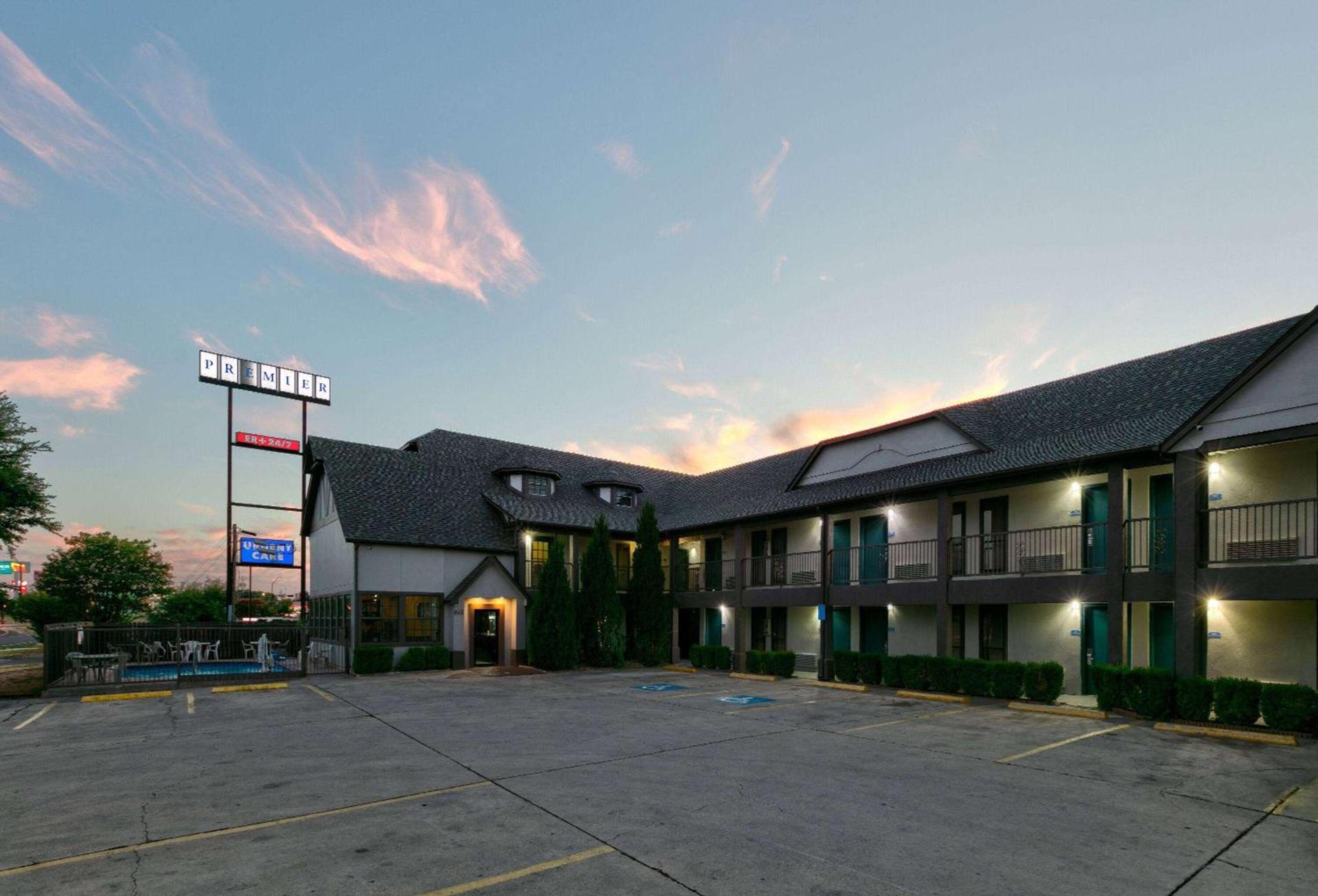Howard Johnson by Wyndham San Marcos photo 4