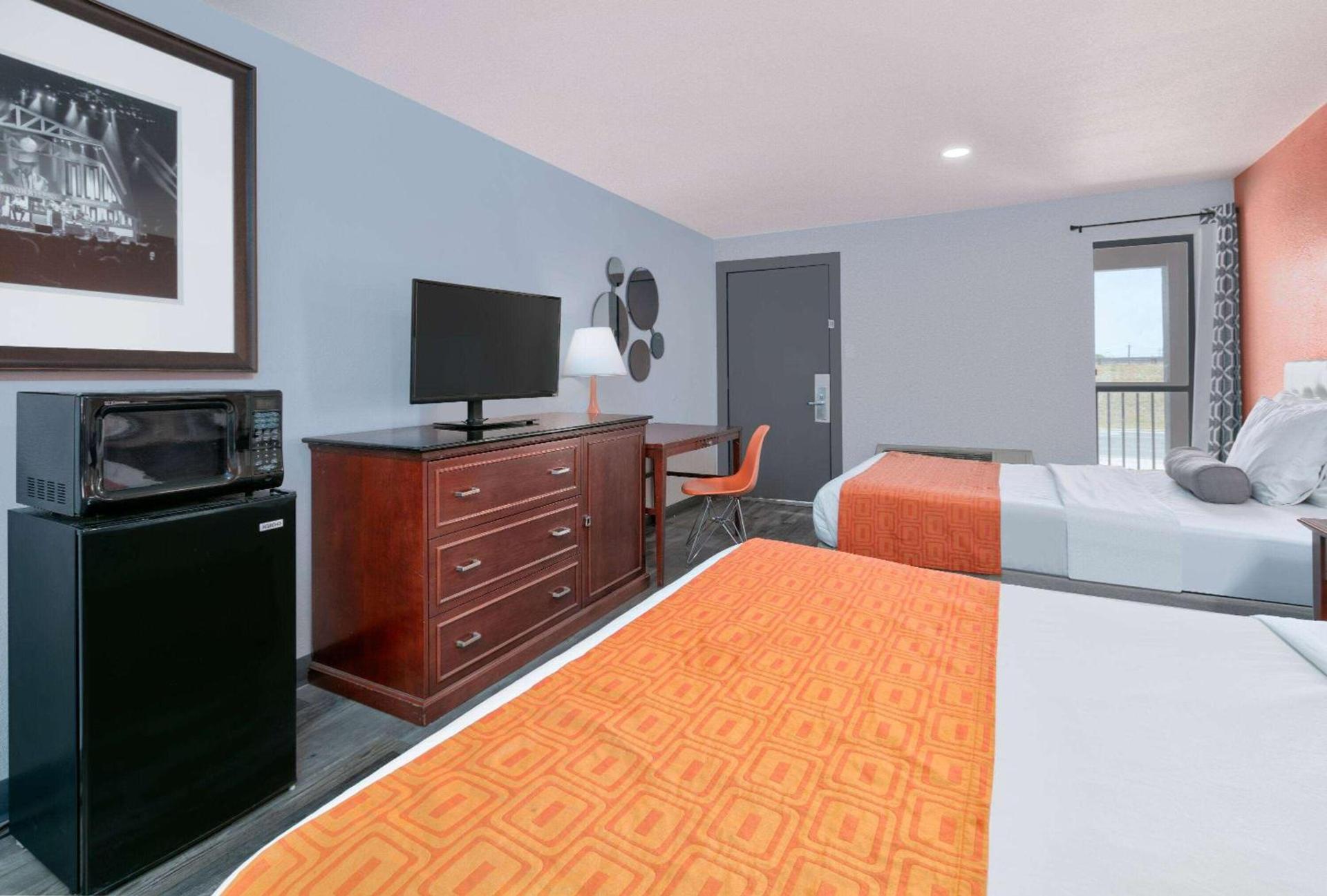 Howard Johnson by Wyndham San Marcos photo 24