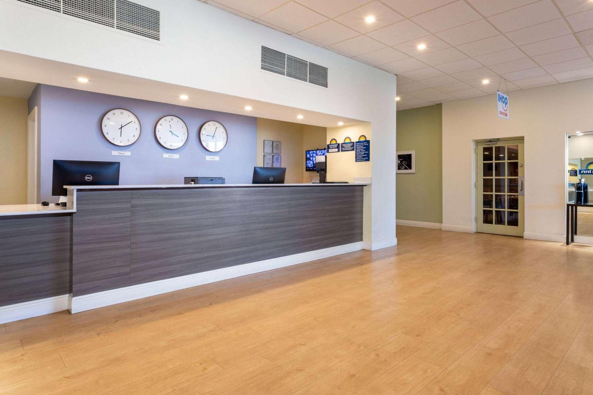 Days Inn by Wyndham Titusville Kennedy Space Center photo 4