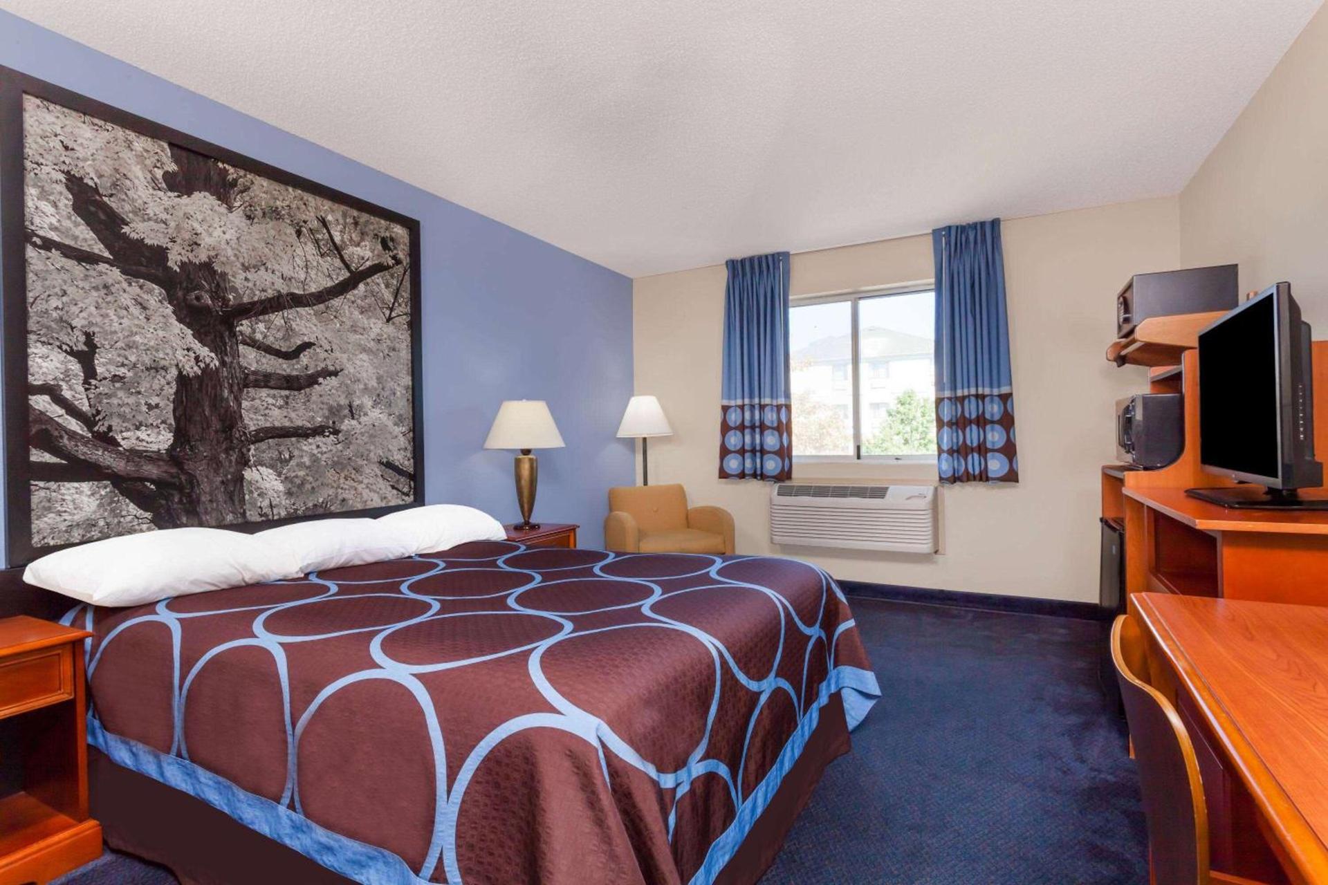 Super 8 by Wyndham Adrian photo 16