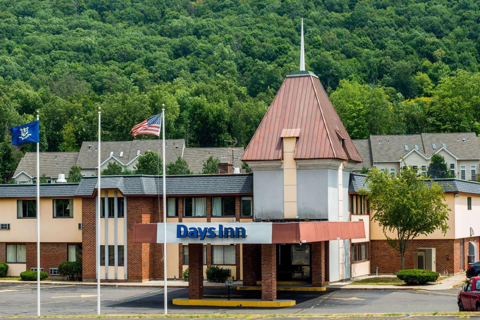 Days Inn by Wyndham Berlin Meriden photo 1