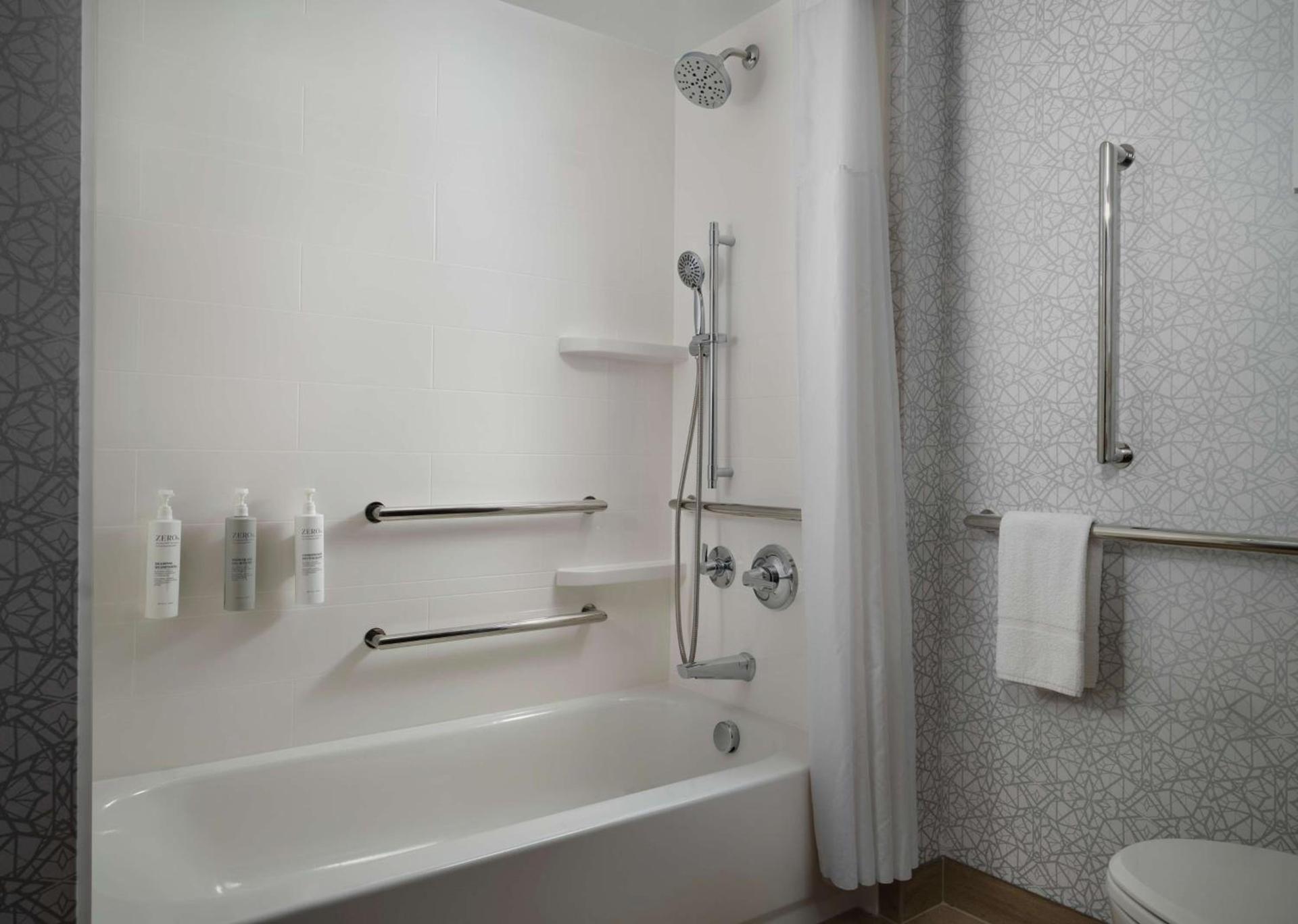 Hampton Inn Troy photo 11