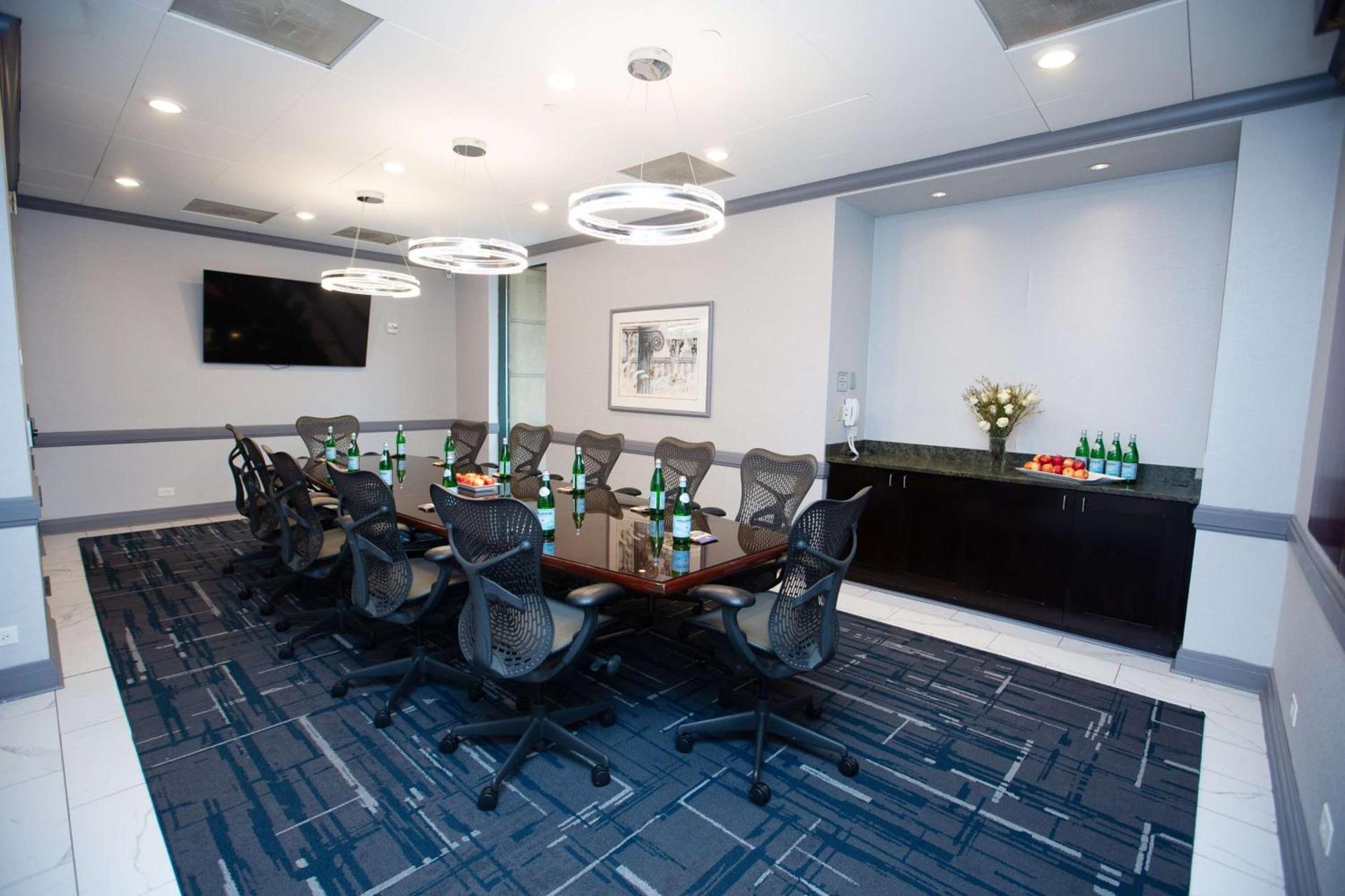 DoubleTree Suites by Hilton Hotel & Conference Center Chicago-Downers Grove photo 12