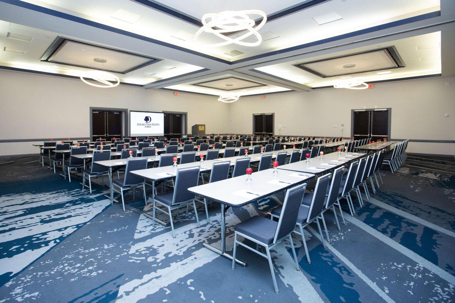 DoubleTree Suites by Hilton Hotel & Conference Center Chicago-Downers Grove photo 13