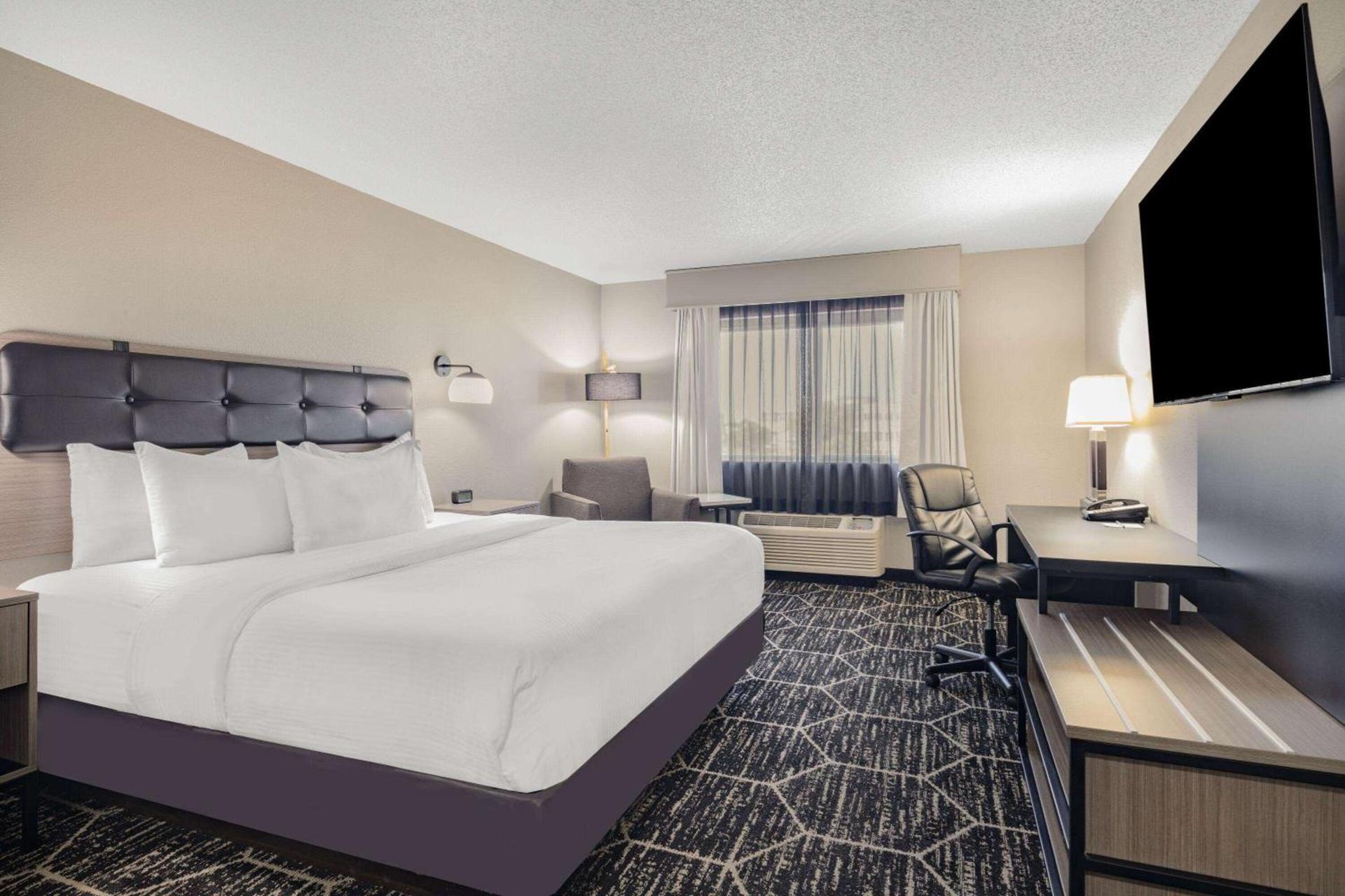 La Quinta by Wyndham Evansville photo 4