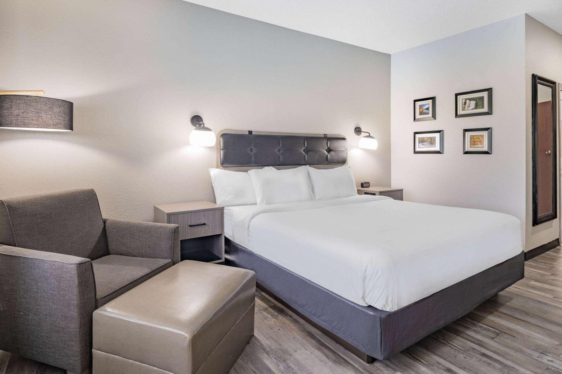 La Quinta by Wyndham Evansville photo 7