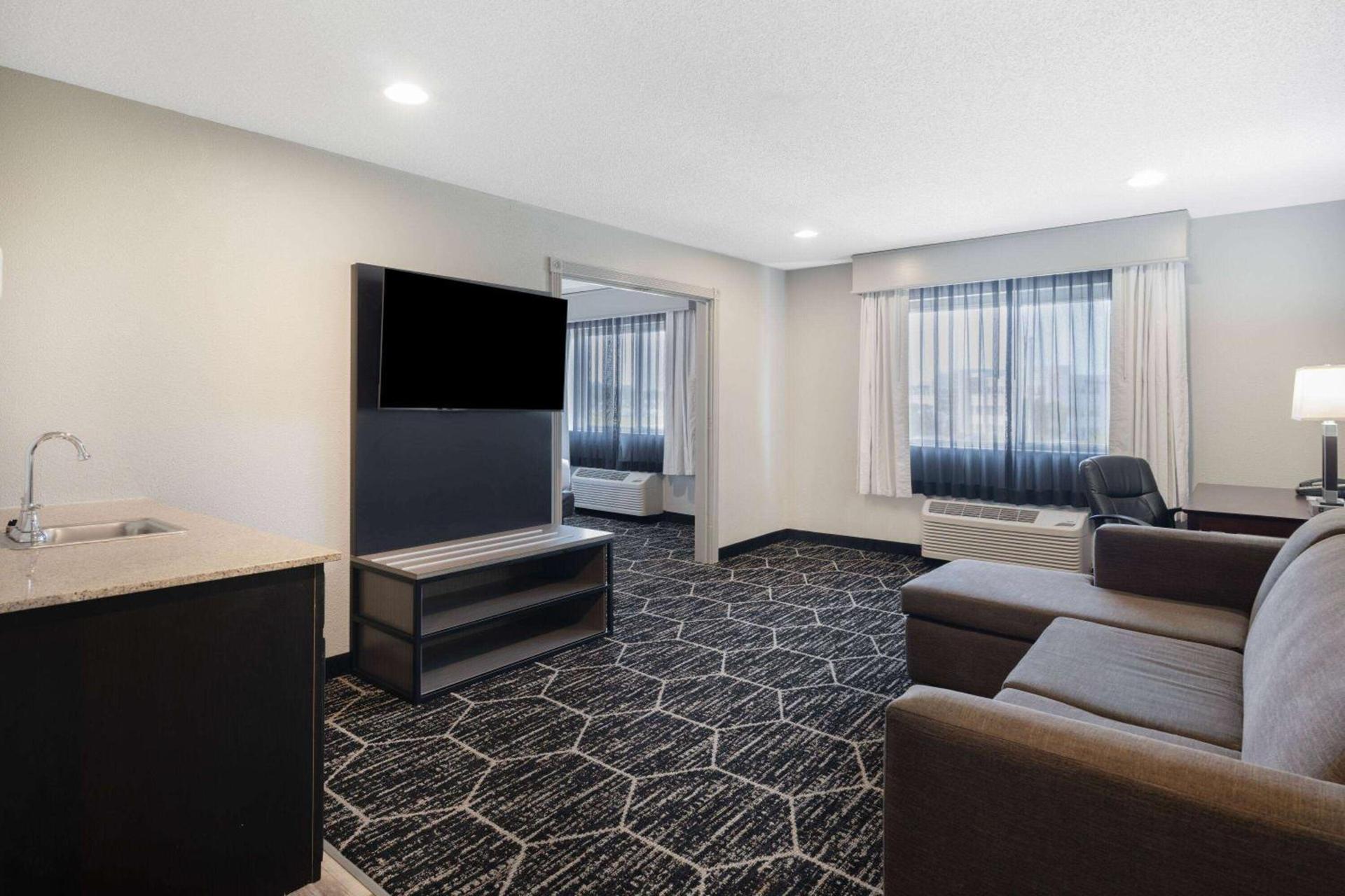 La Quinta by Wyndham Evansville photo 16