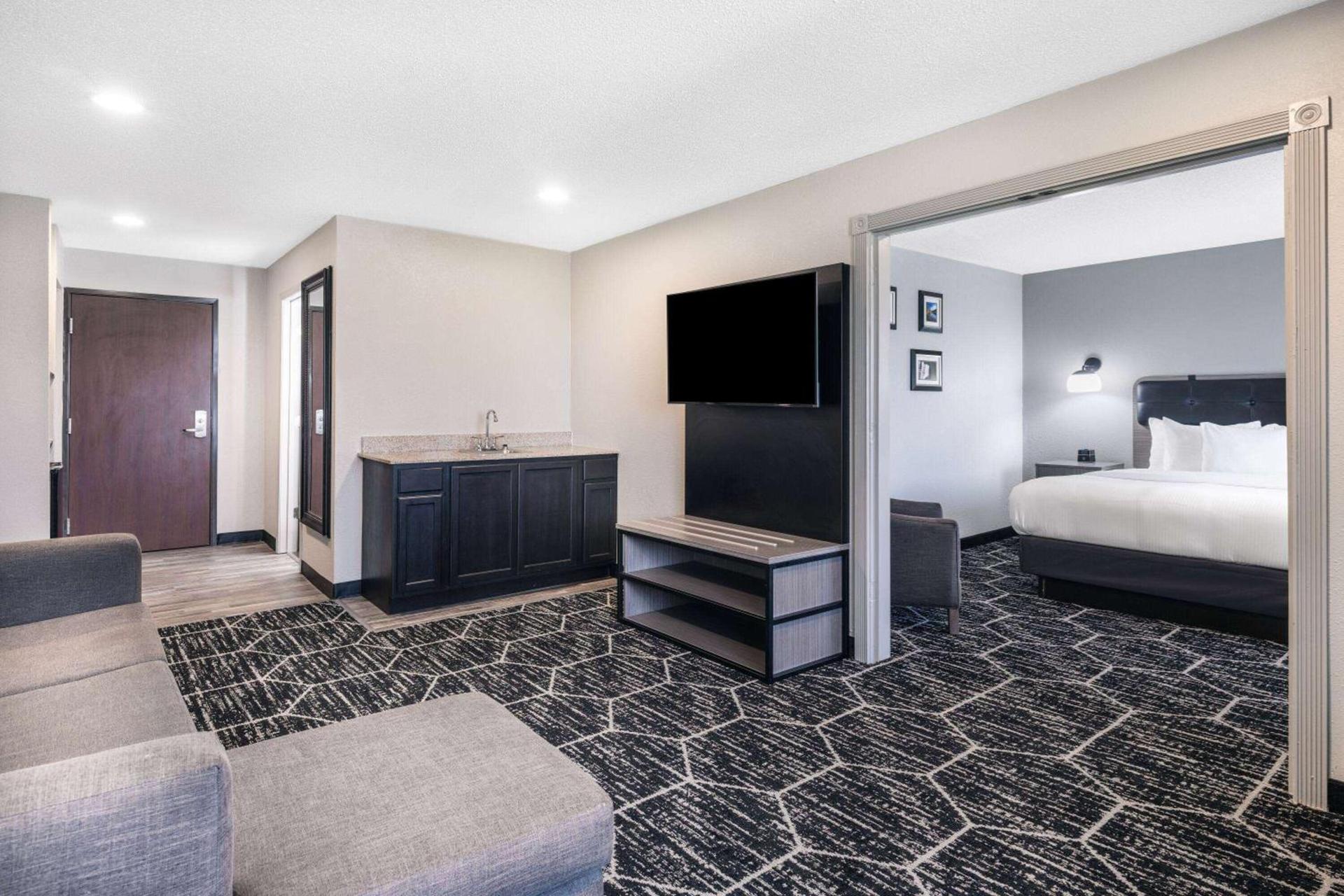 La Quinta by Wyndham Evansville photo 11