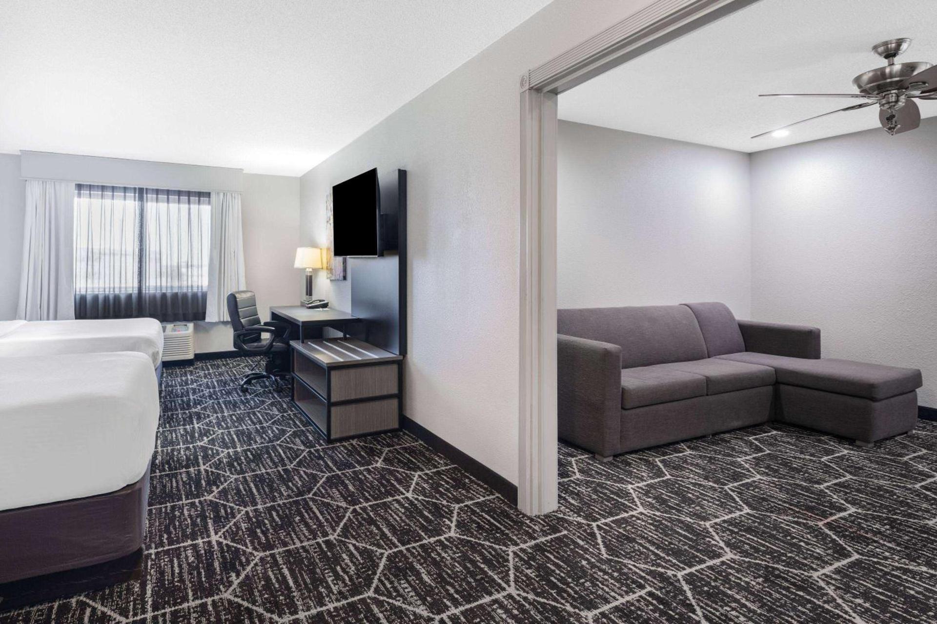 La Quinta by Wyndham Evansville photo 18