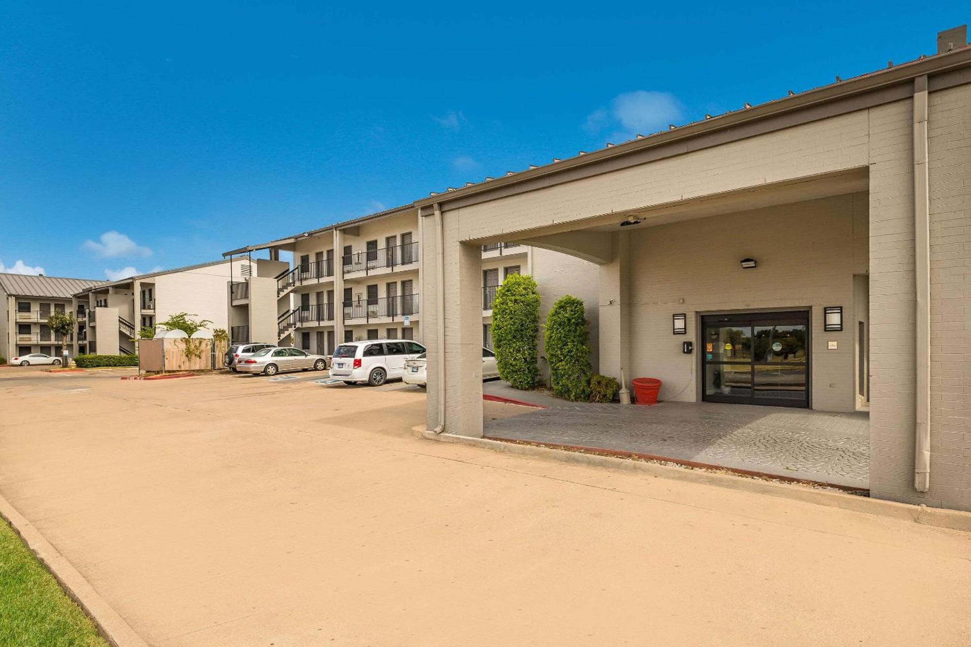 Quality Inn Tulsa Central photo 3