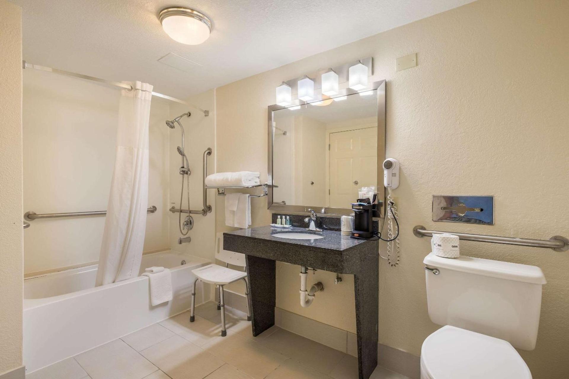 Quality Inn Tulsa Central photo 26