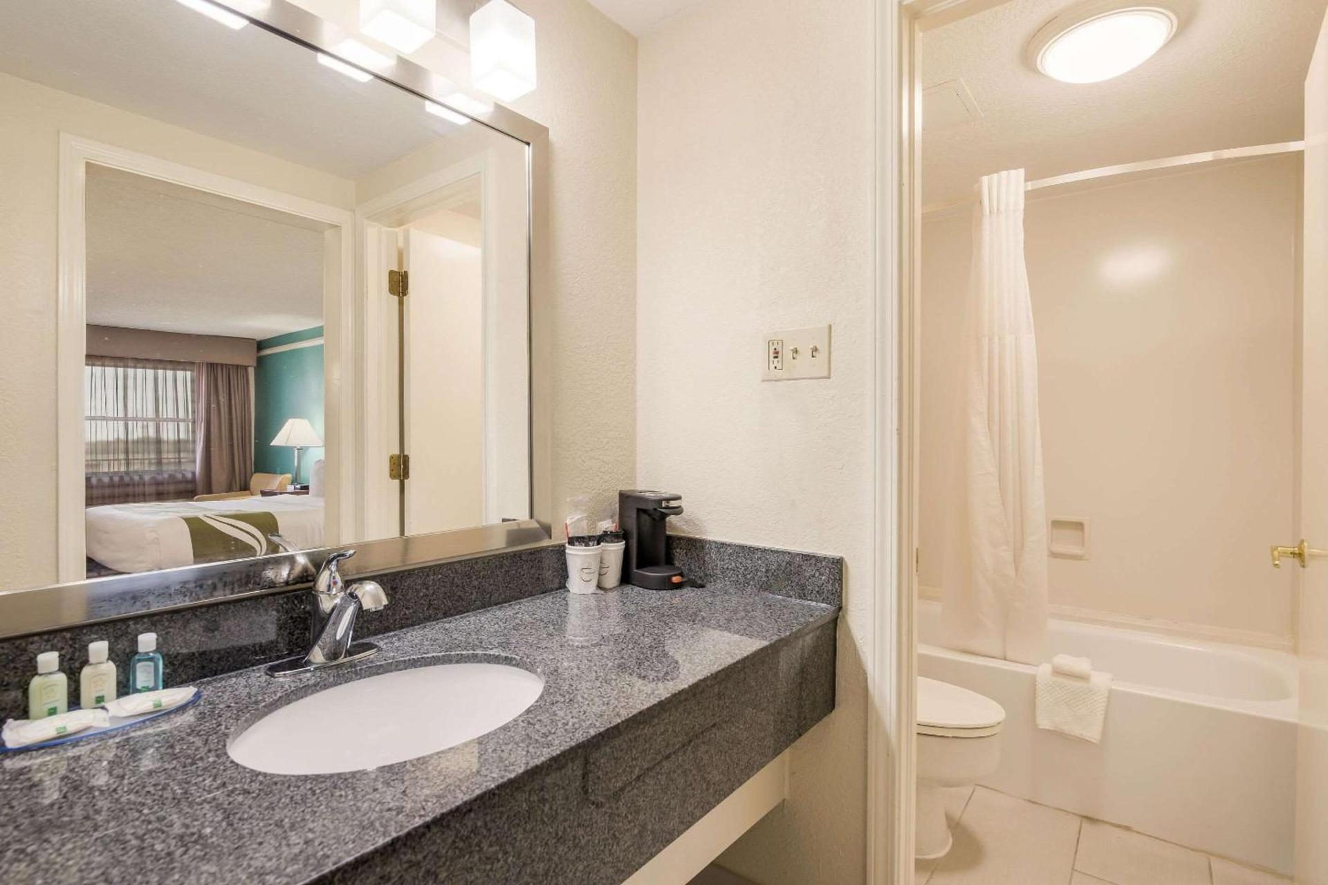 Quality Inn Tulsa Central photo 27