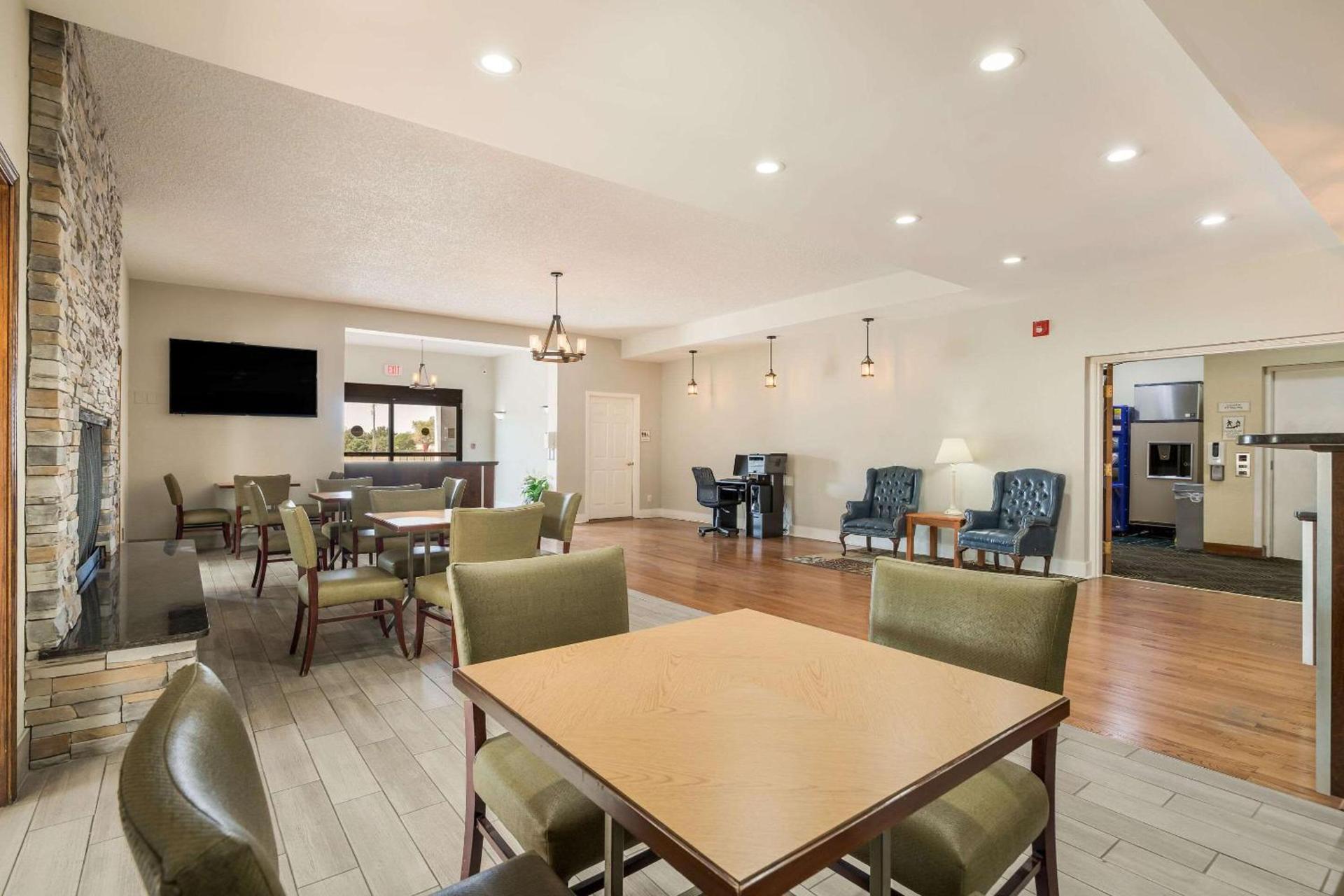 Quality Inn Tulsa Central photo 32