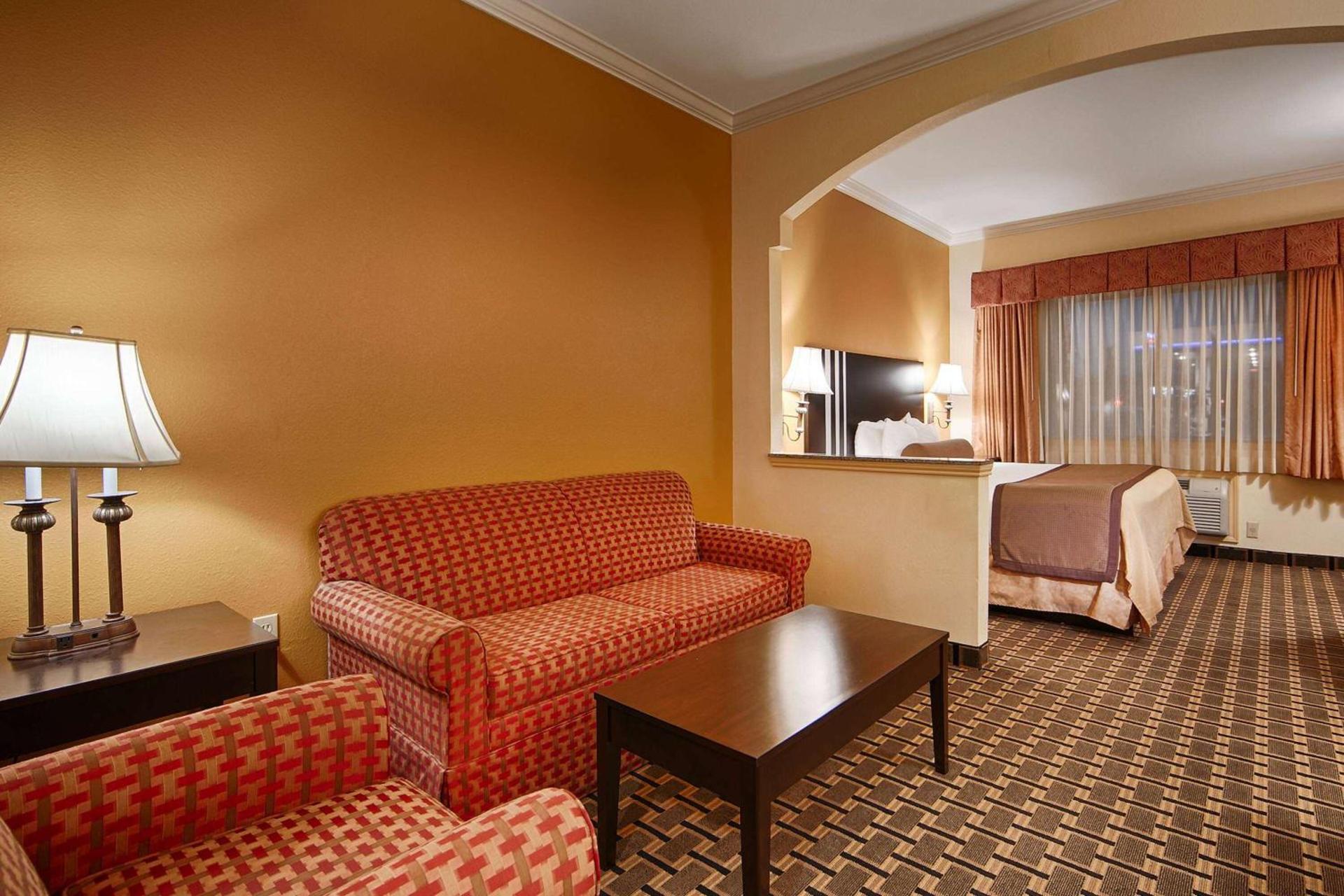 Days Inn & Suites by Wyndham Sam Houston Tollway photo 10
