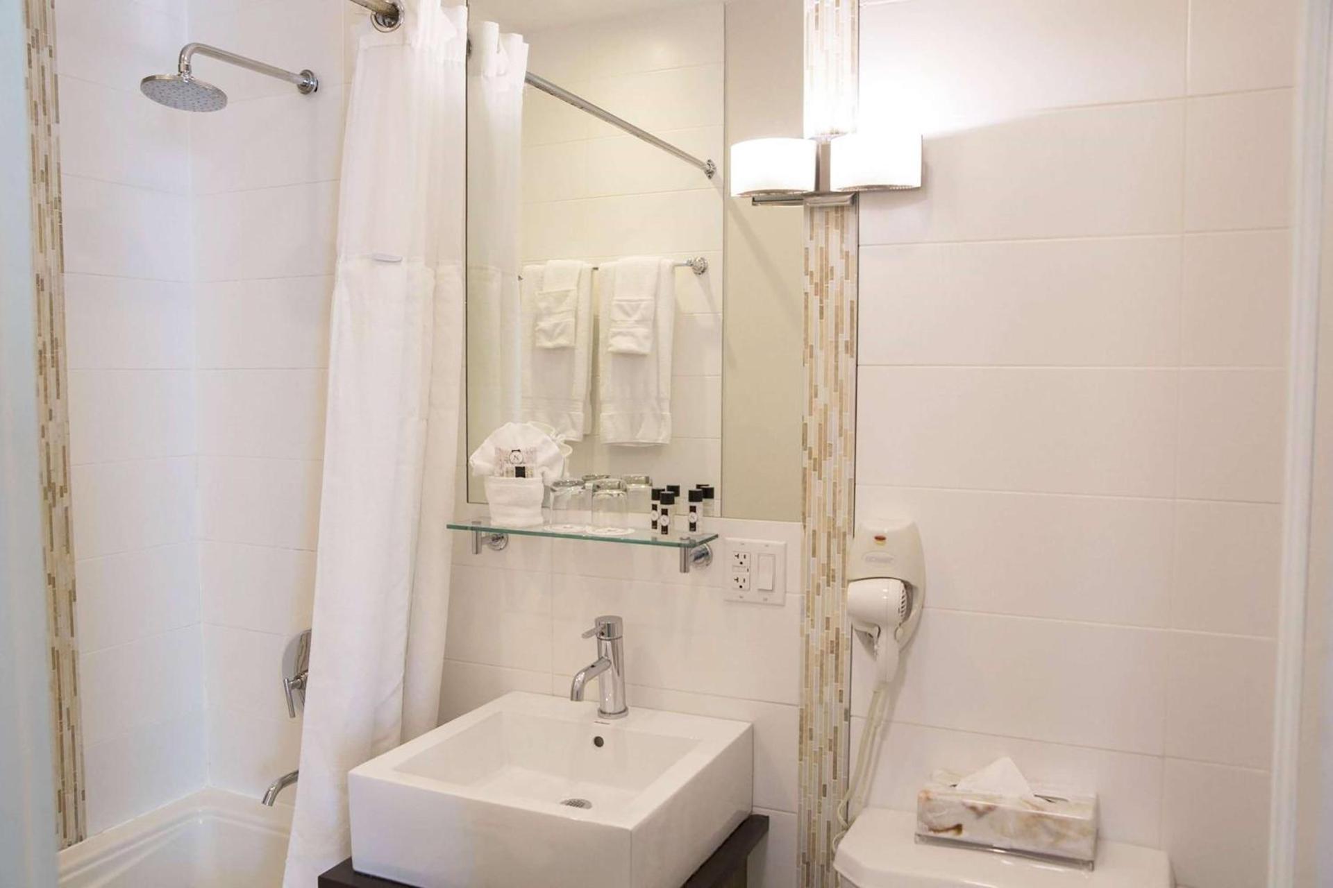 Aura Hotel Brooklyn photo 65