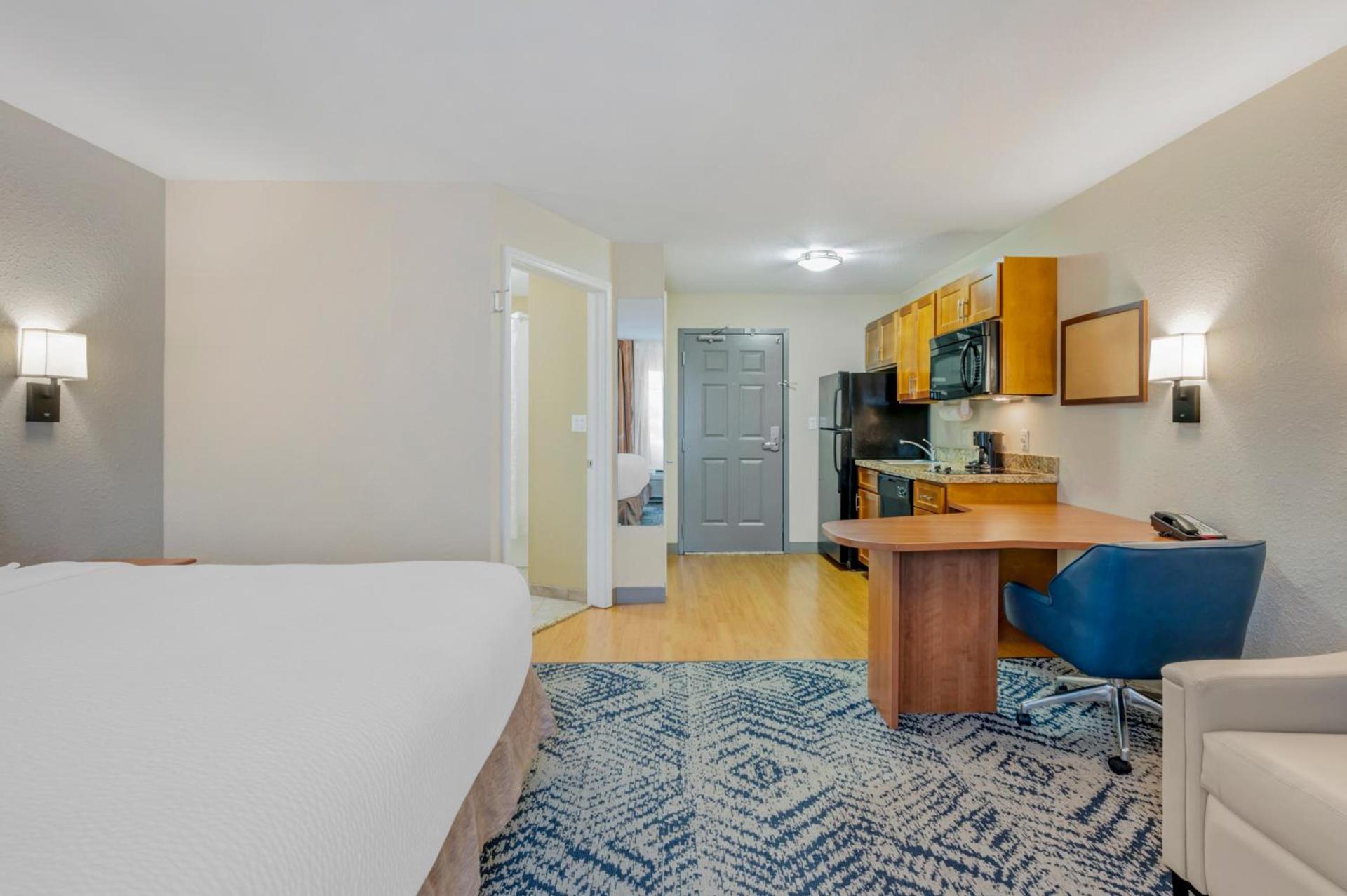 Candlewood Suites Indianapolis East by IHG photo 2