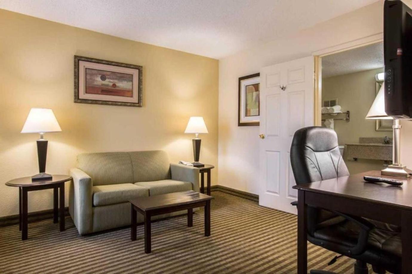 Quality Inn & Suites Greenville - Haywood Mall photo 8