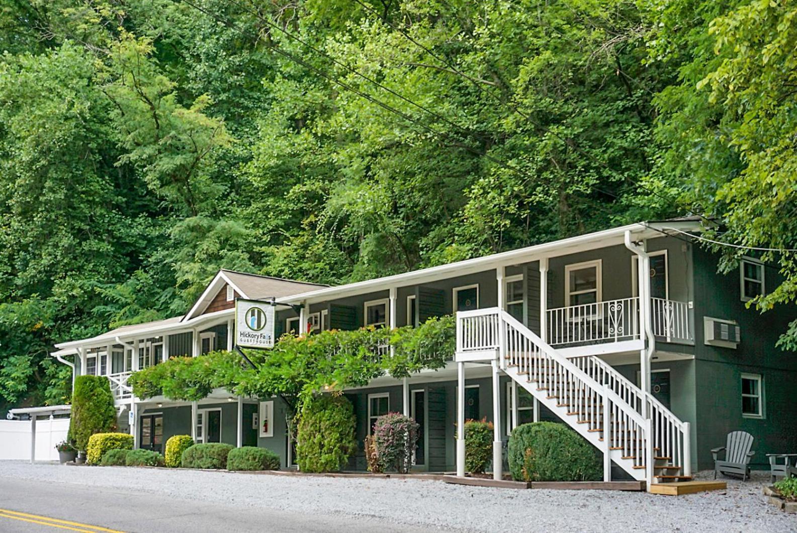 Hickory Falls Inn — hotel in Chimney Rock