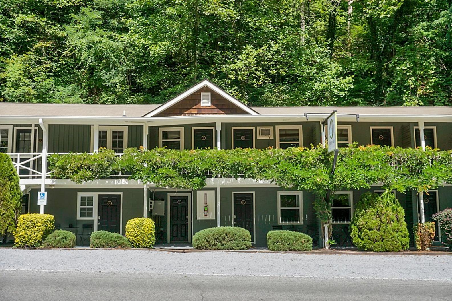 Hickory Falls Inn photo 13