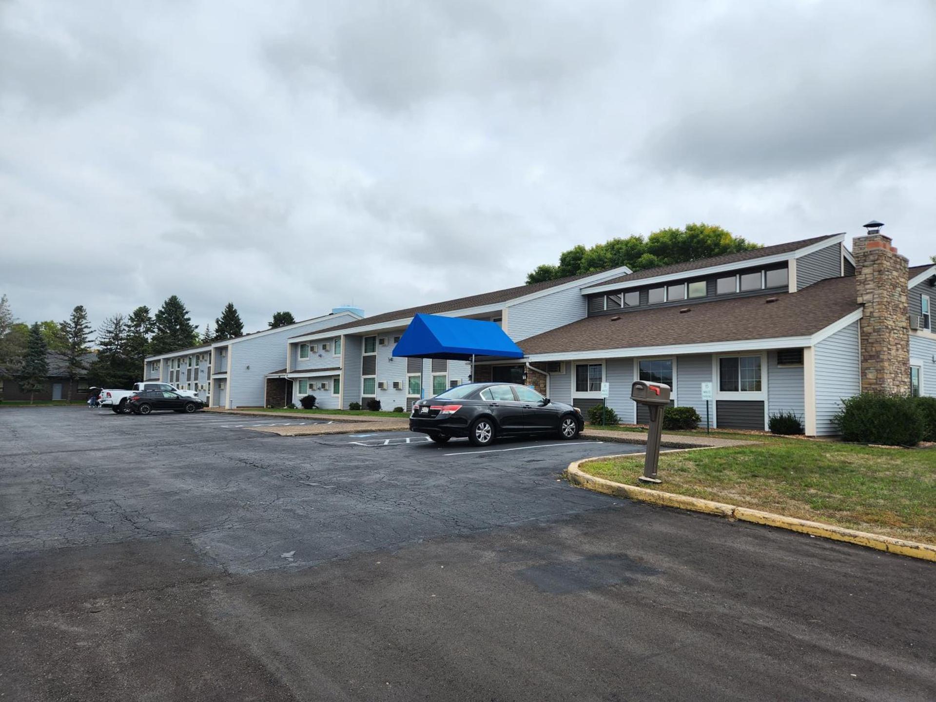 Stillwater Inn & Suites photo 3