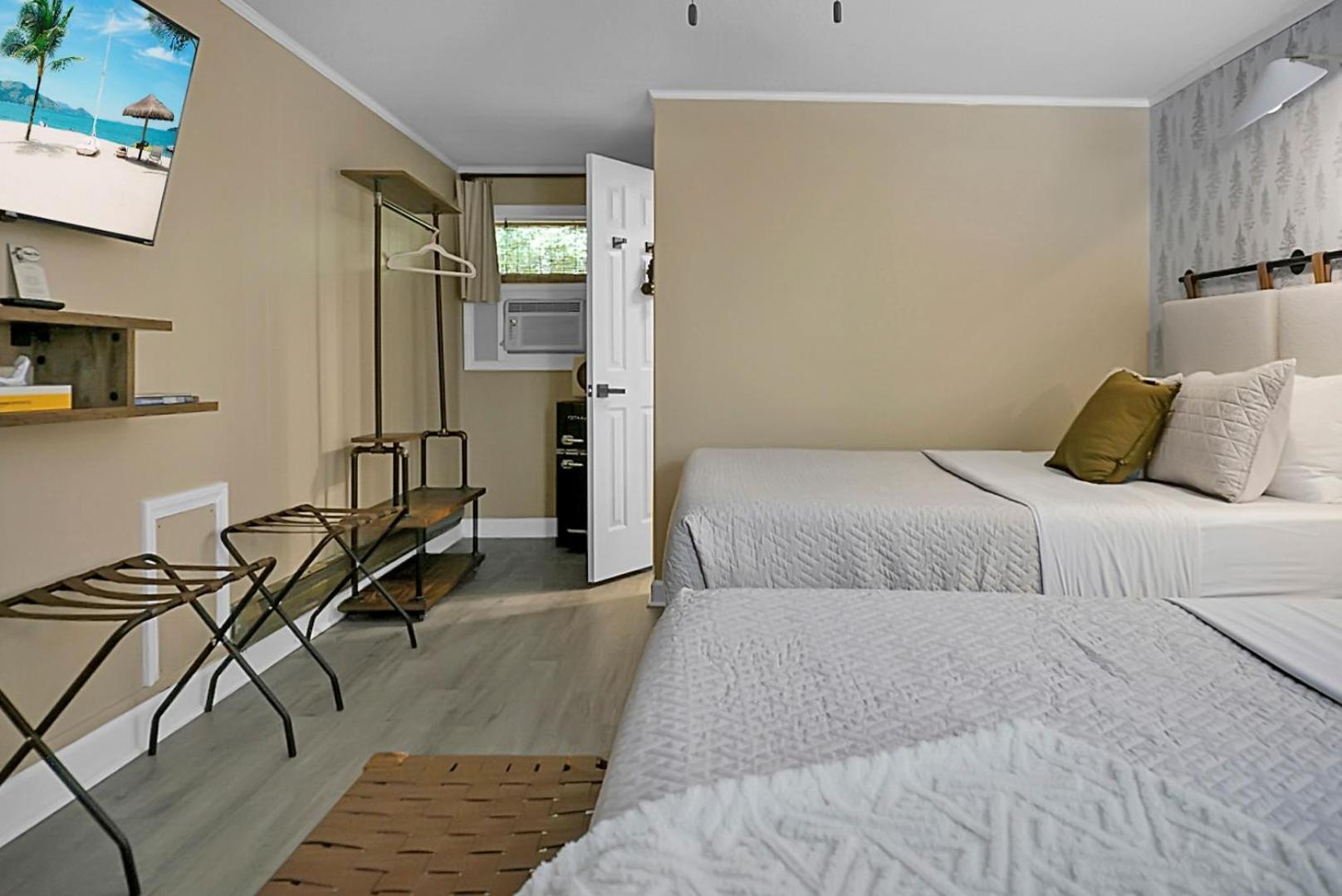 Hickory Falls Inn photo 34