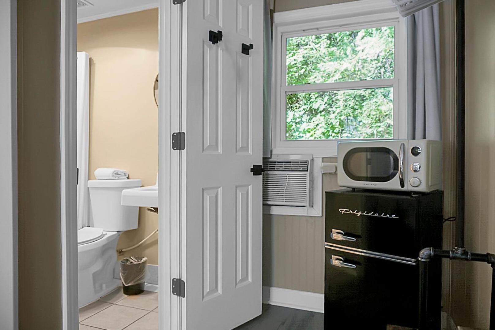 Hickory Falls Inn photo 44