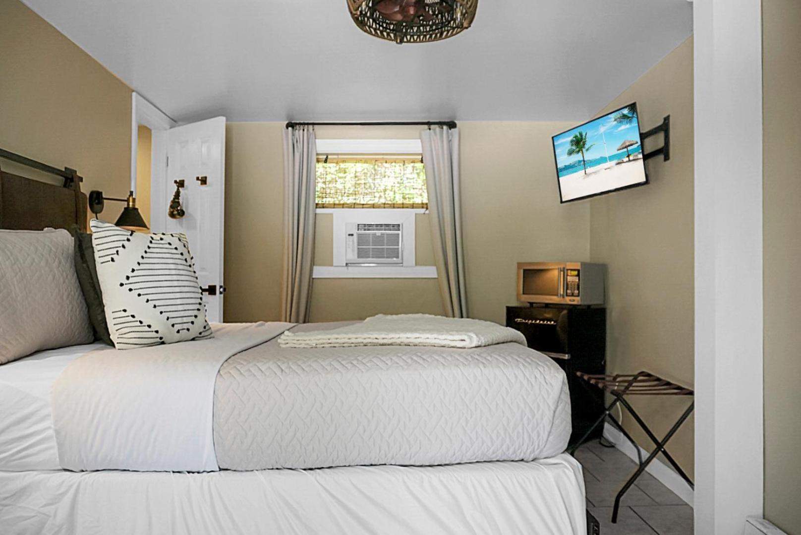 Hickory Falls Inn photo 79