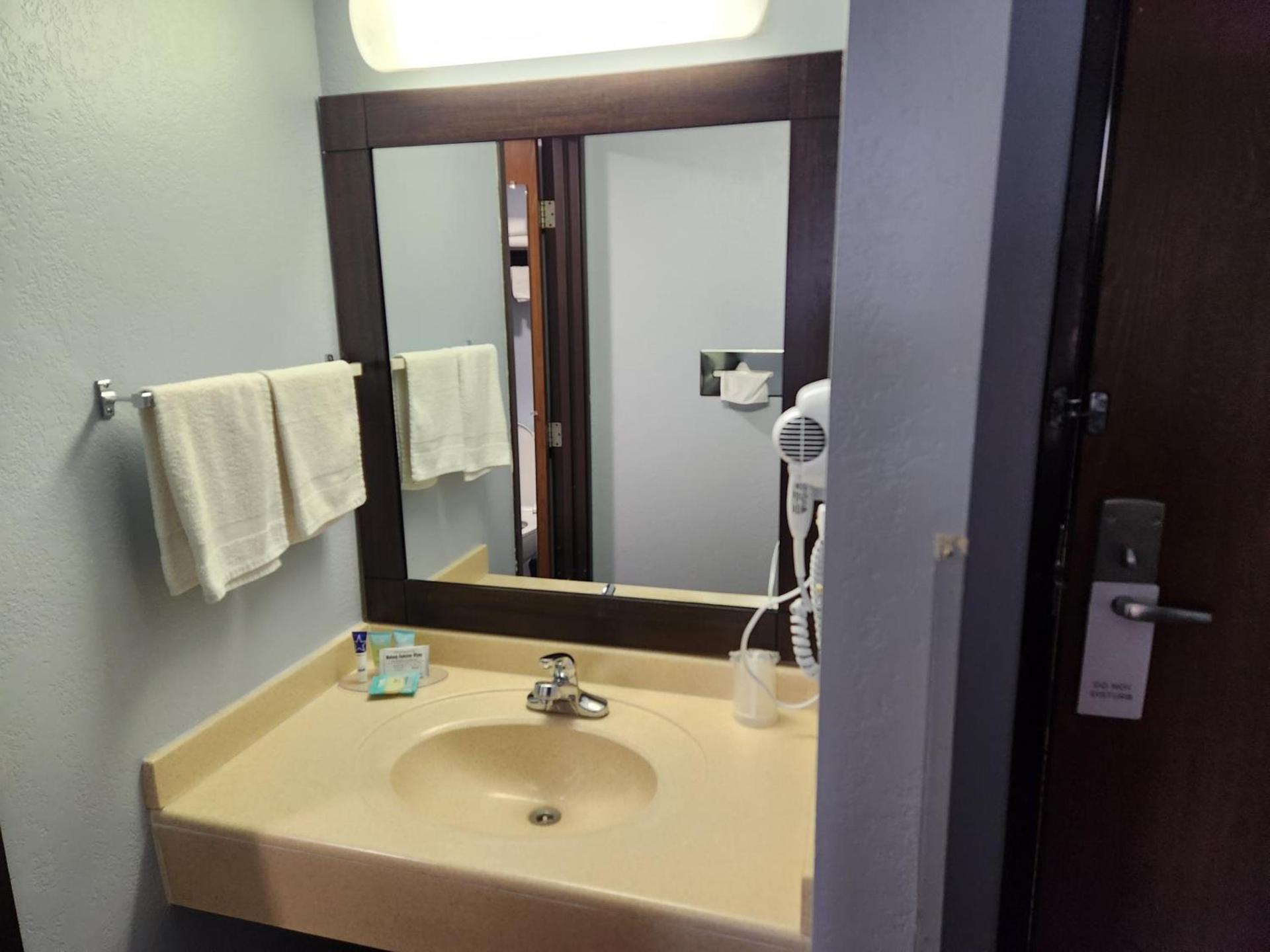 Stillwater Inn & Suites photo 26