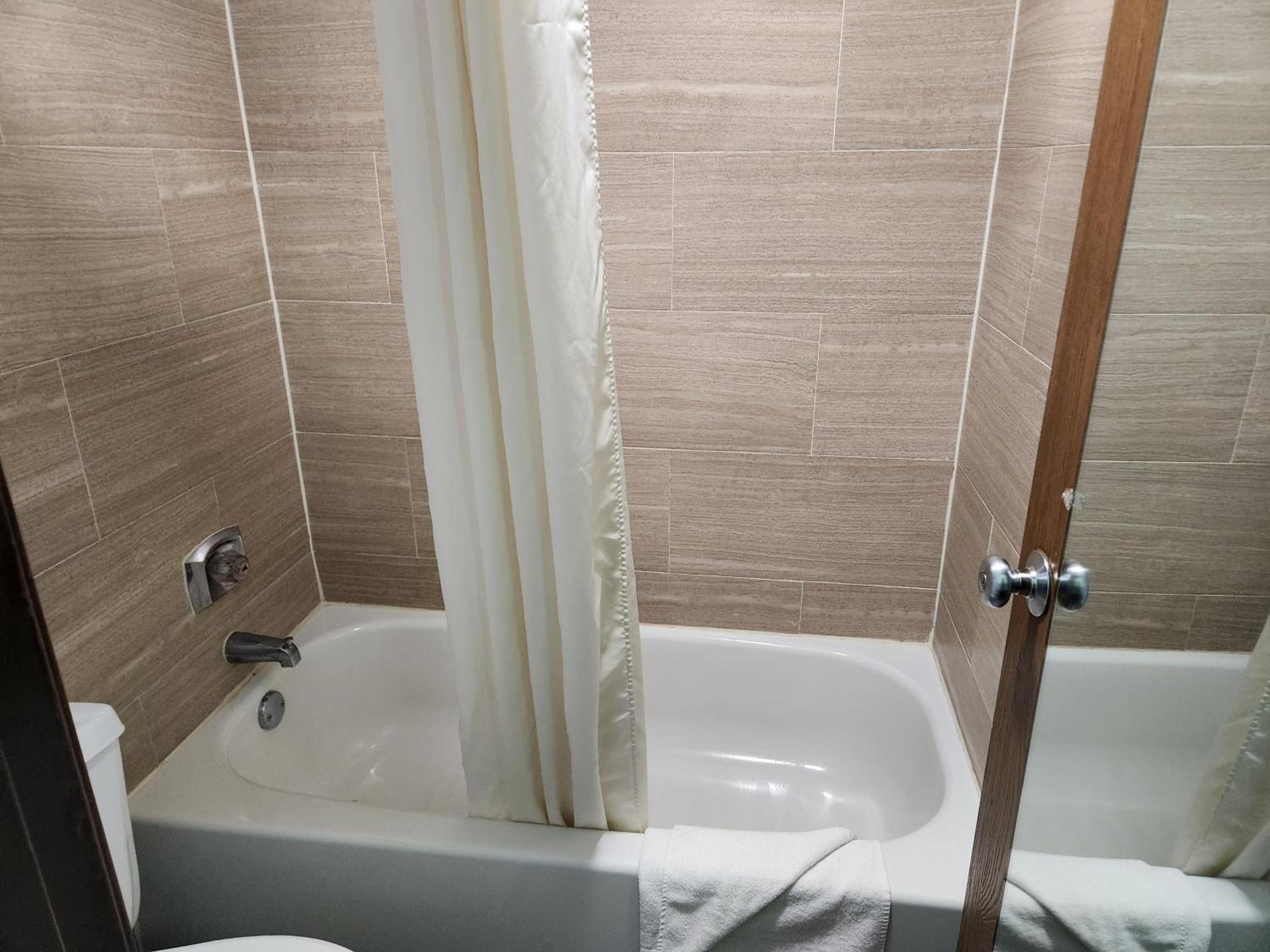 Stillwater Inn & Suites photo 27