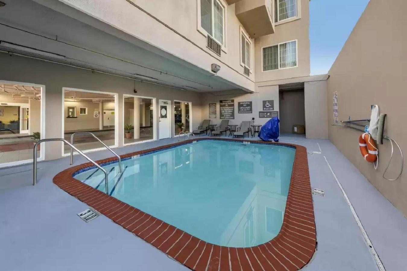 Comfort Inn & Suites Near Universal - N Hollywood - Burbank photo 47